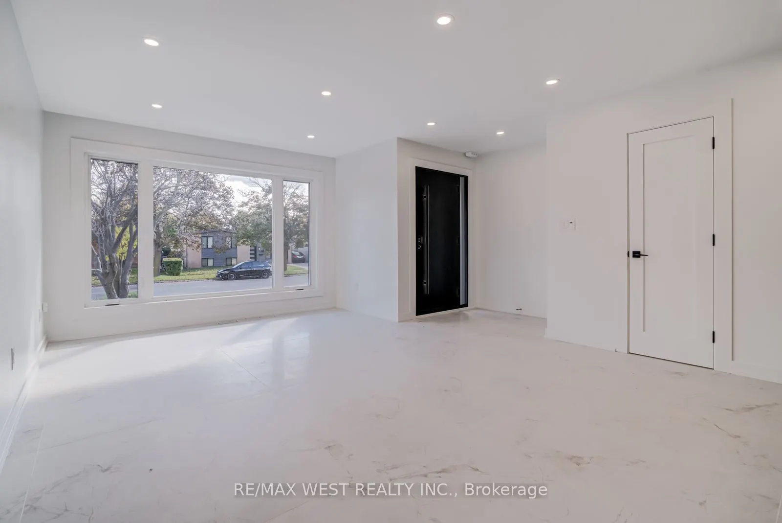 152 Clarence Street, #Main