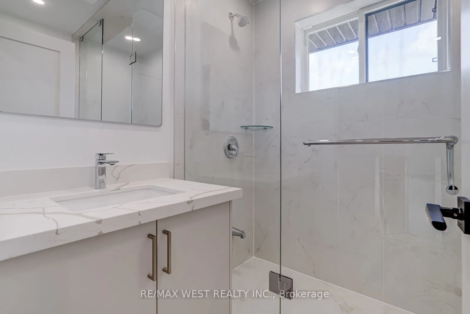 152 Clarence Street, #Main