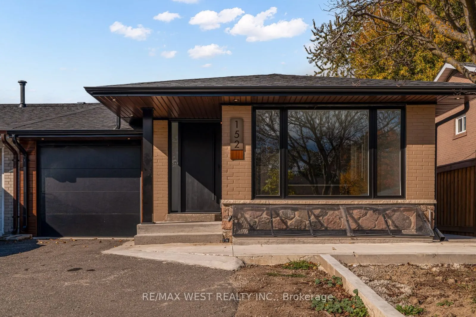 152 Clarence Street, #Main