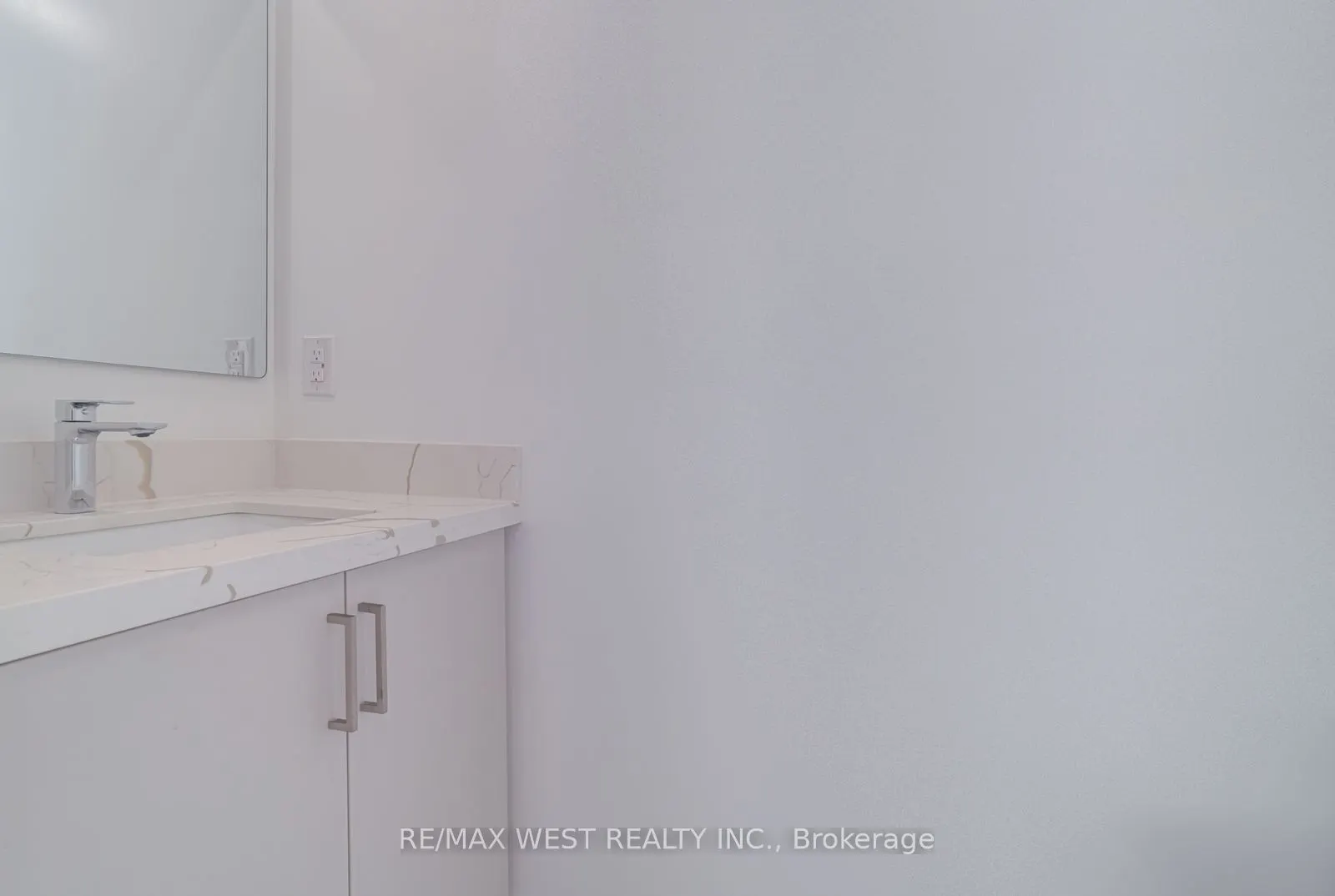 152 Clarence Street, #Main