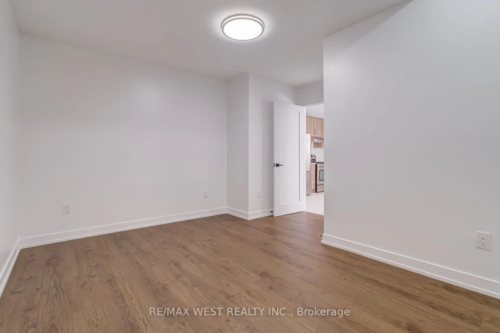 152 Clarence Street, #Main