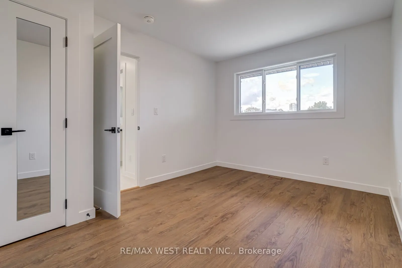 152 Clarence Street, #Main