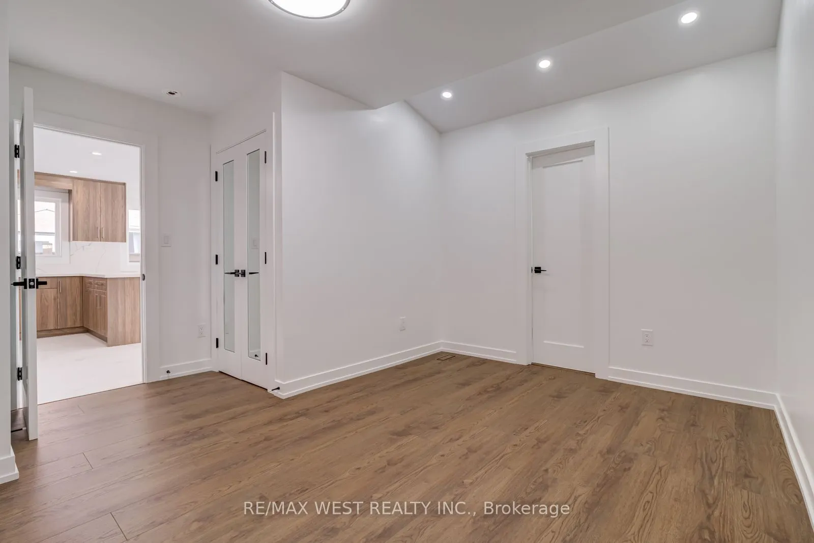 152 Clarence Street, #Main