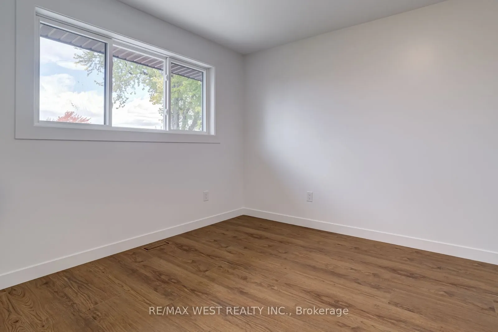 152 Clarence Street, #Main