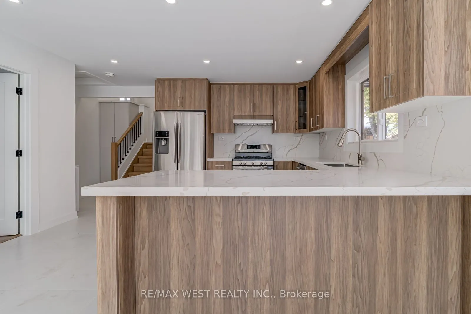 152 Clarence Street, #Main