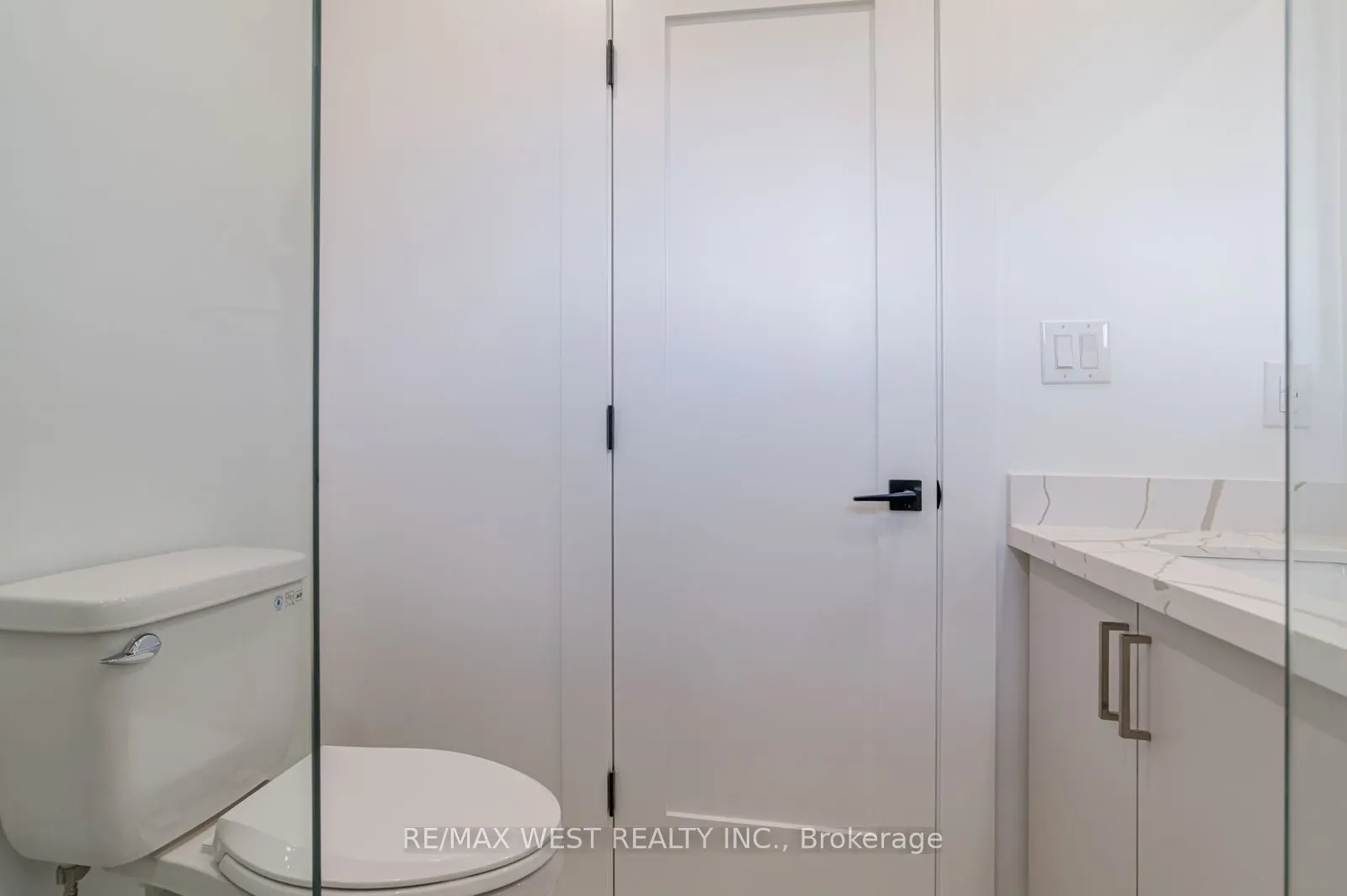 152 Clarence Street, #Main