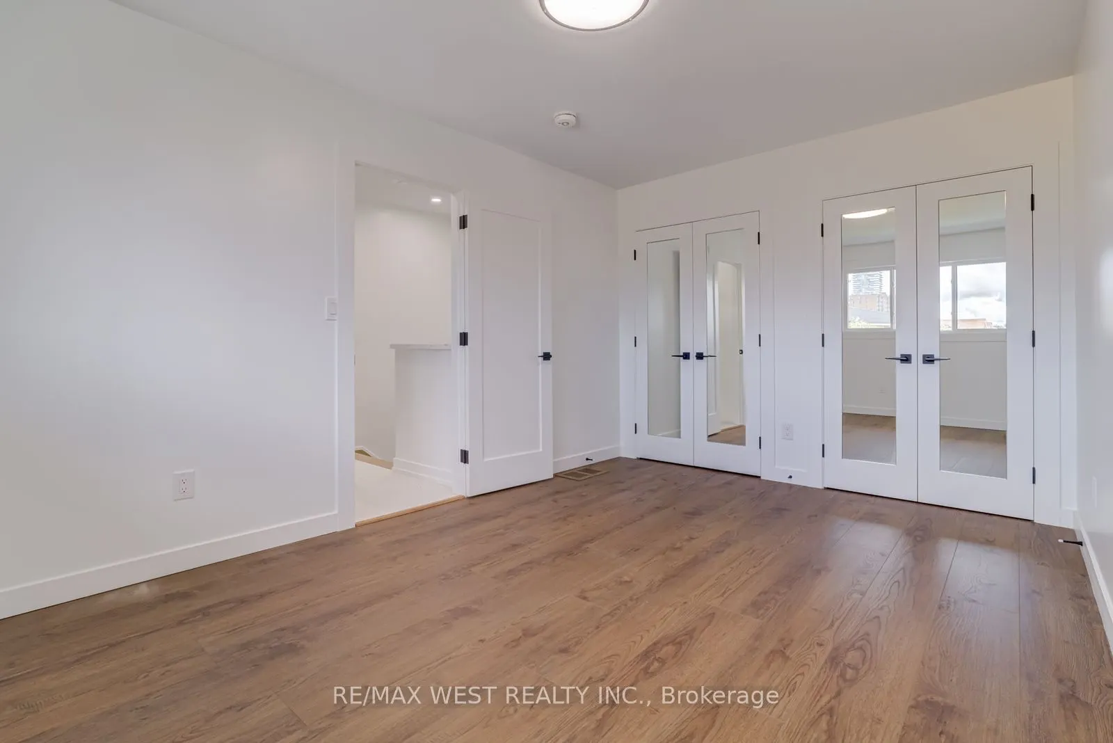 152 Clarence Street, #Main