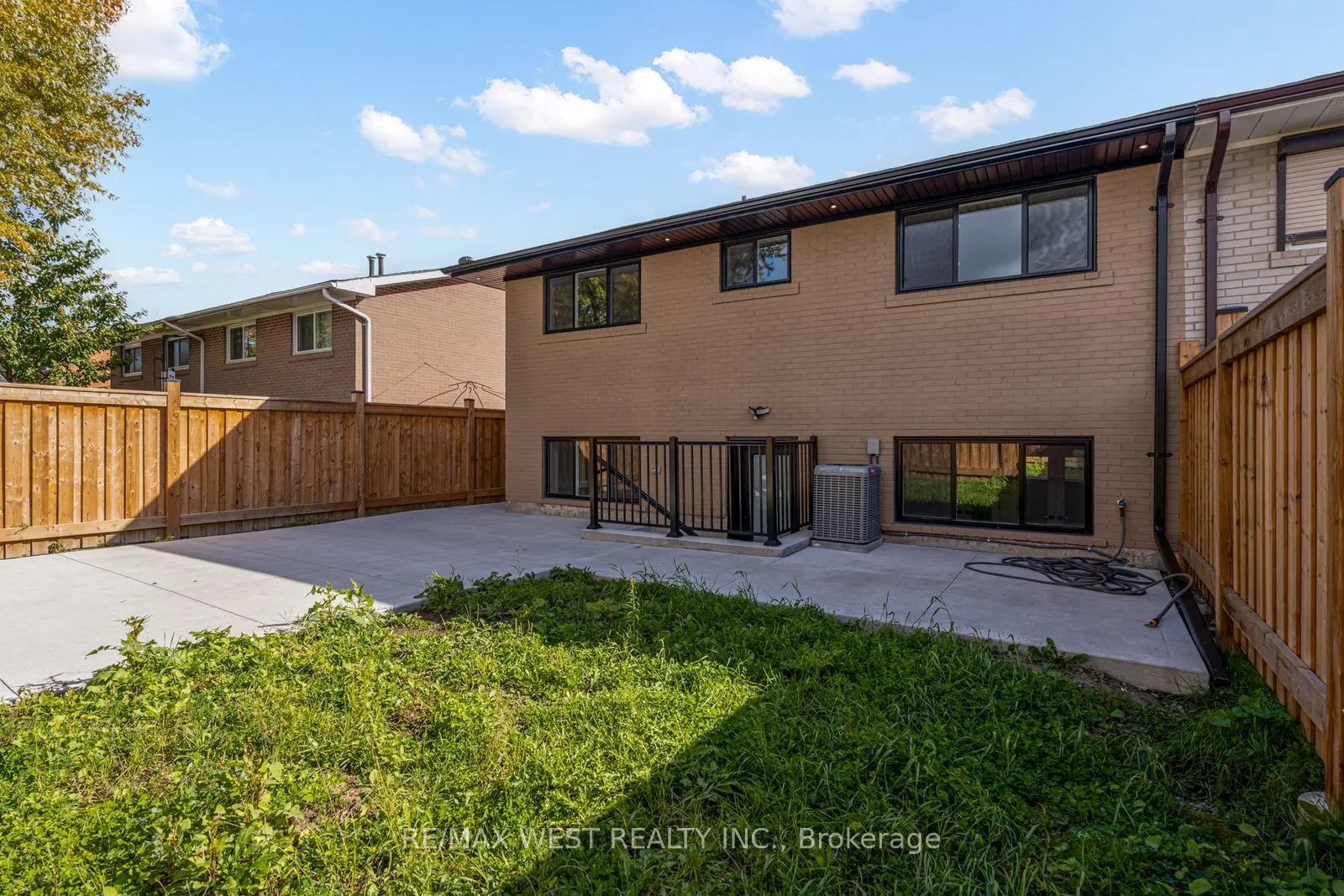 152 Clarence Street, #Main