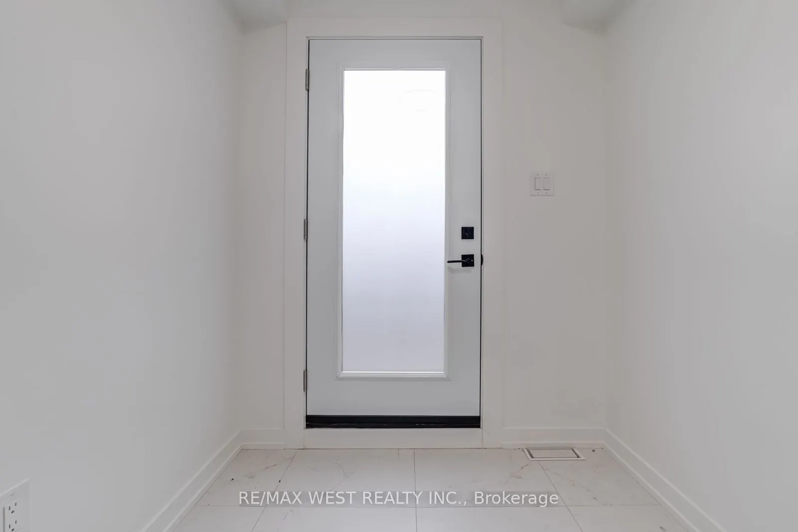 152 Clarence Street, #Lower