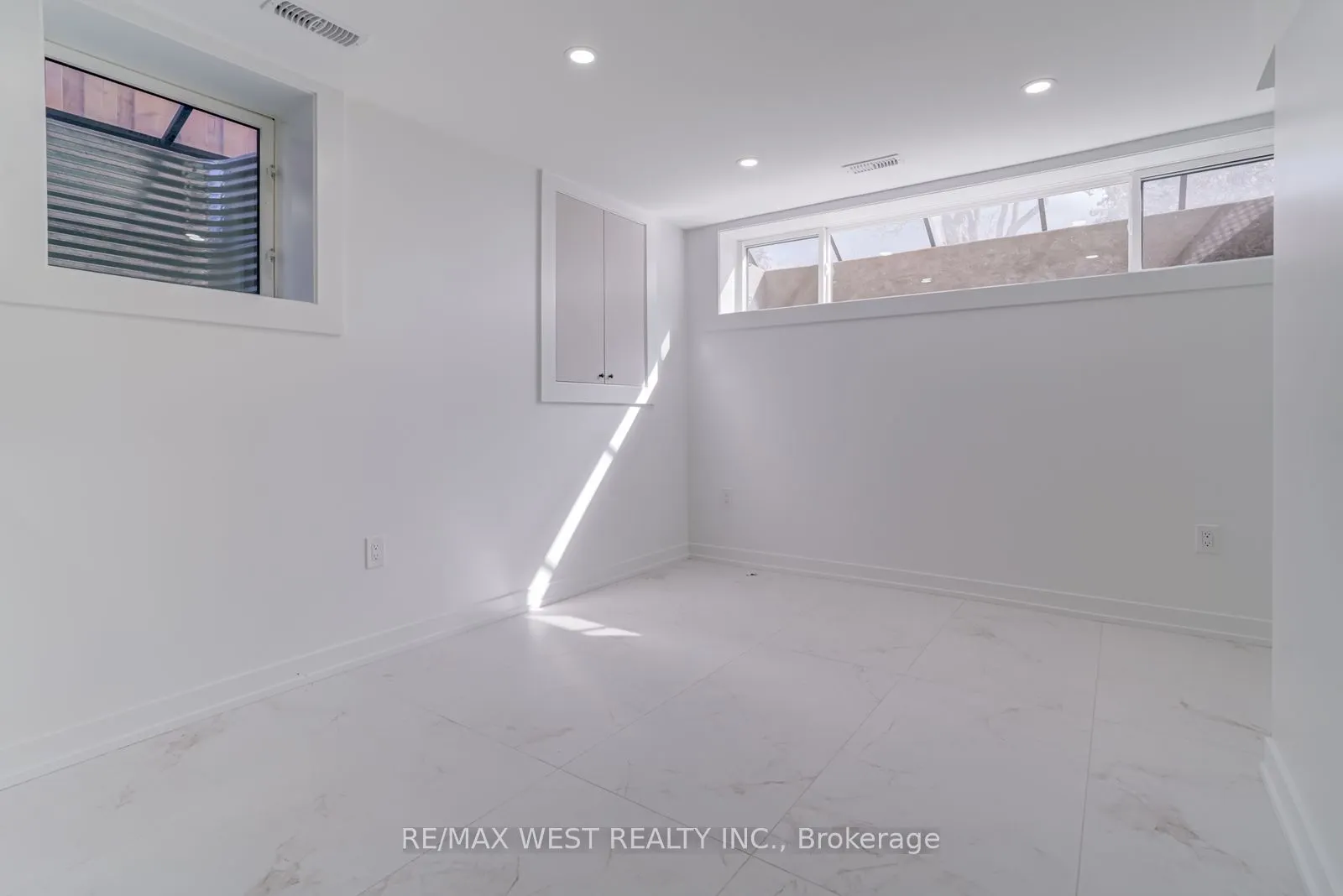 152 Clarence Street, #Lower