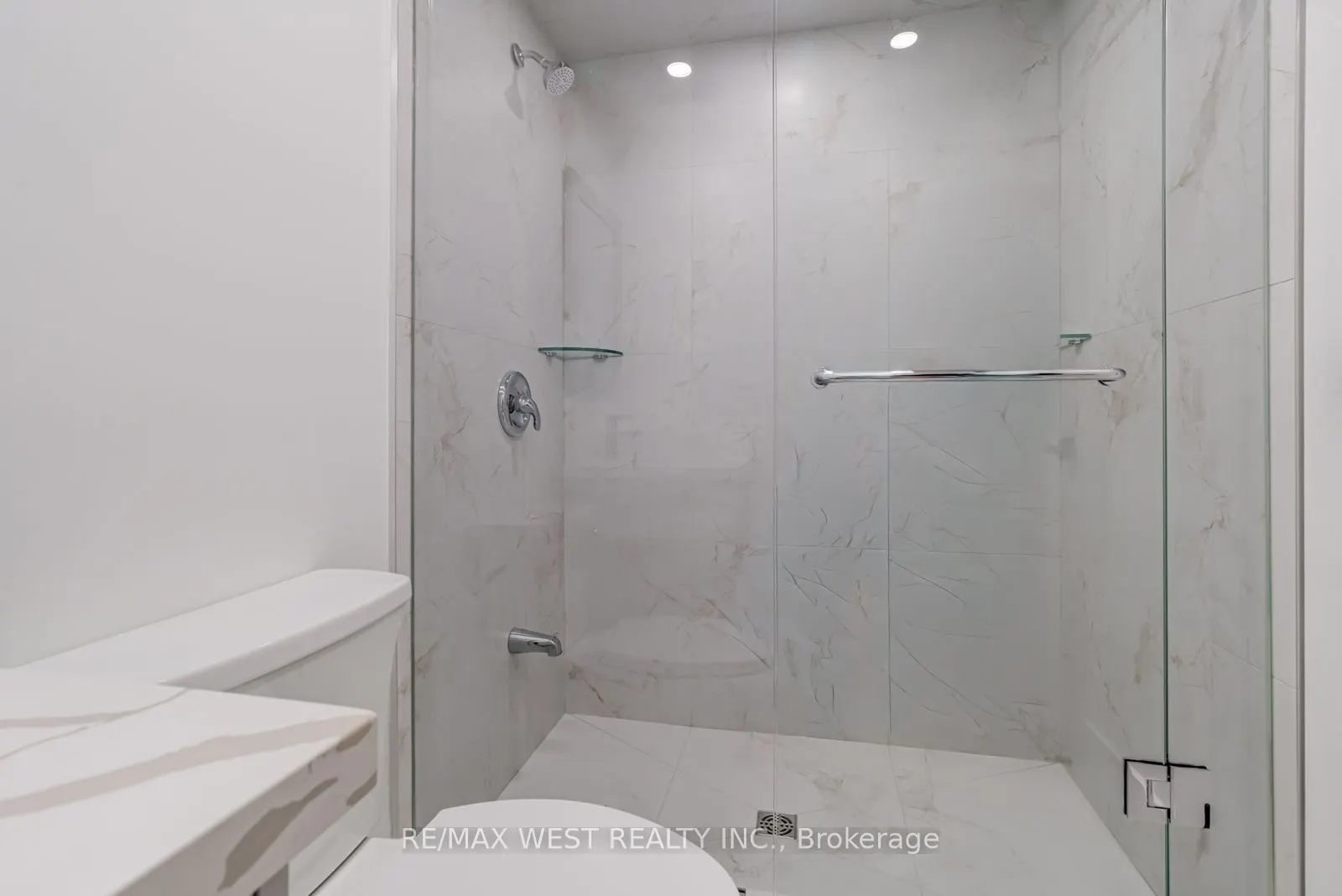 152 Clarence Street, #Lower