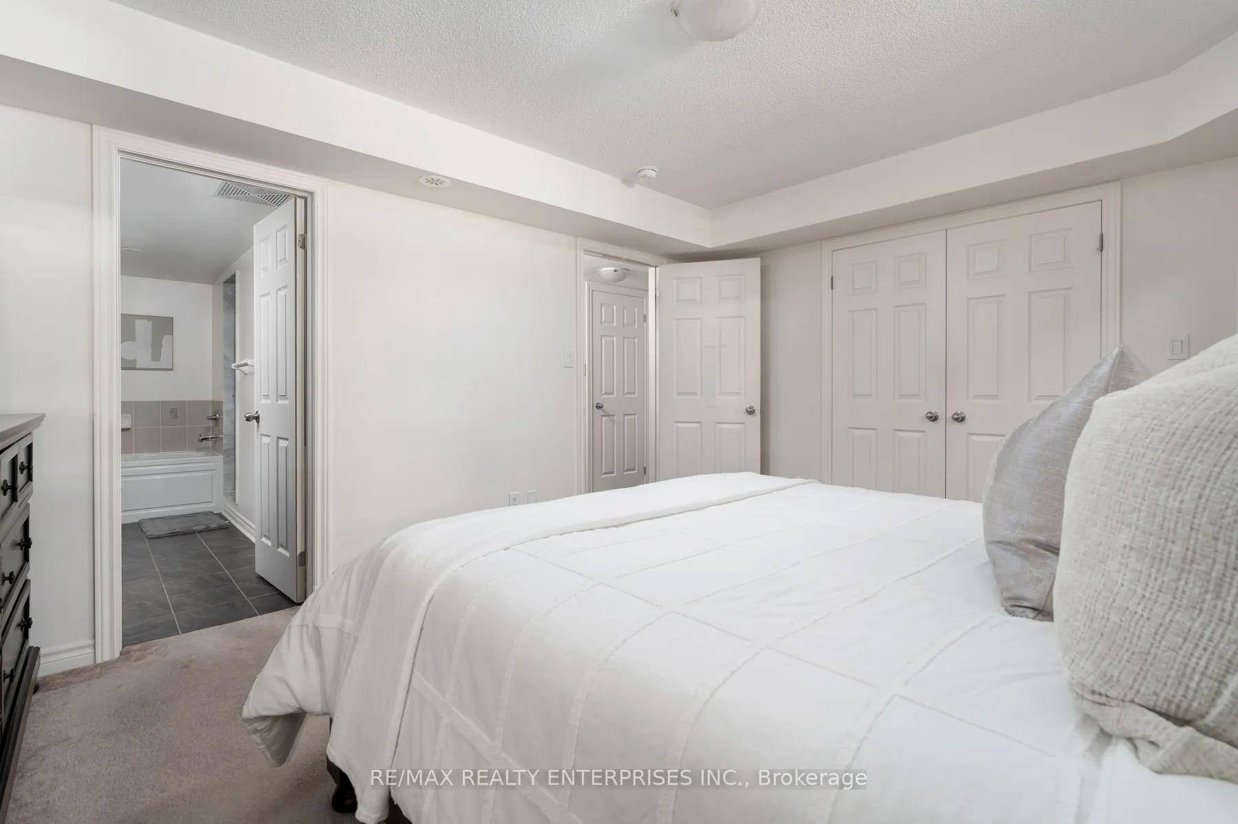 2420 Baronwood Drive, #7-01