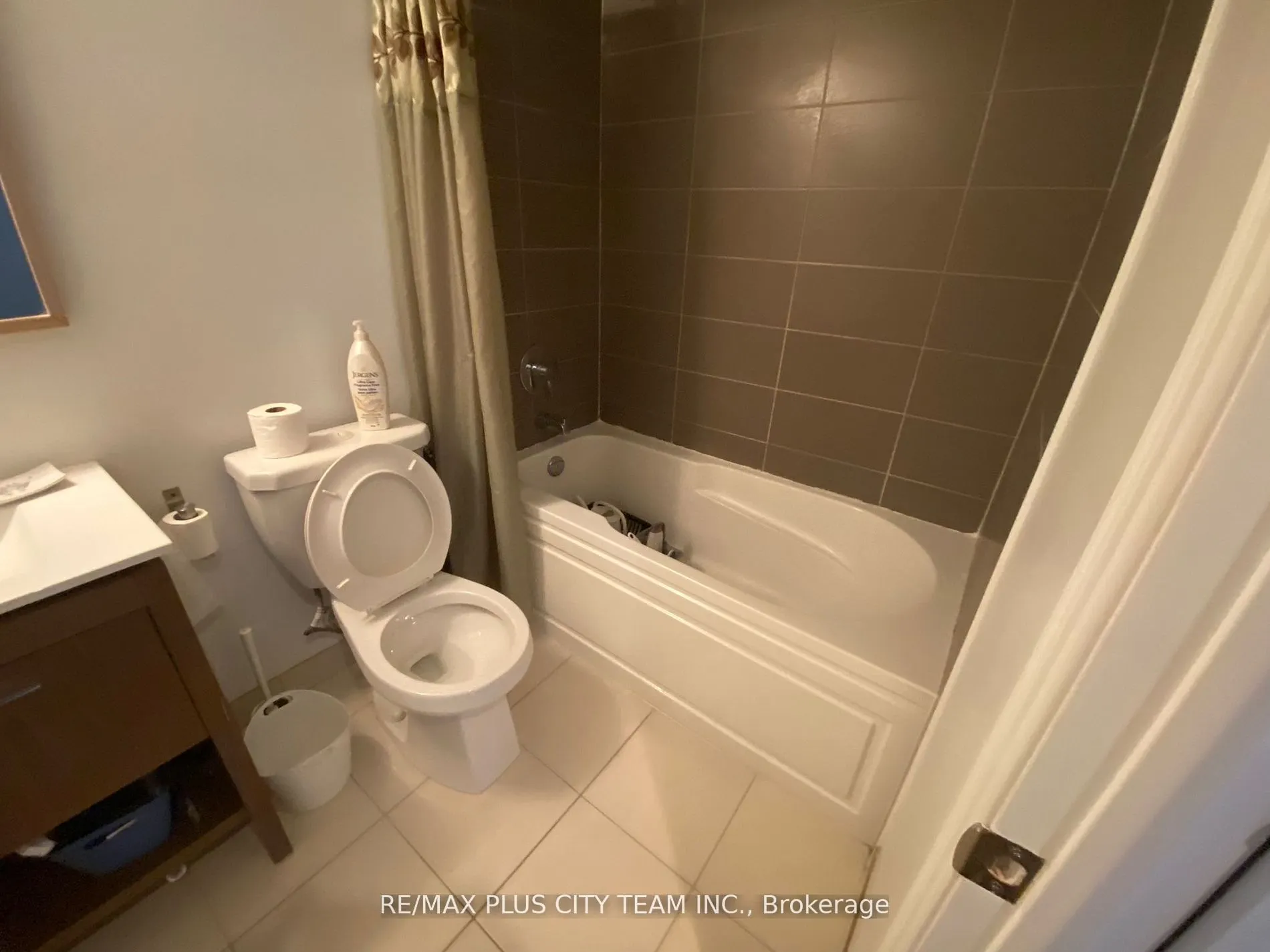 80 Esther Lorrie Drive N, #1115