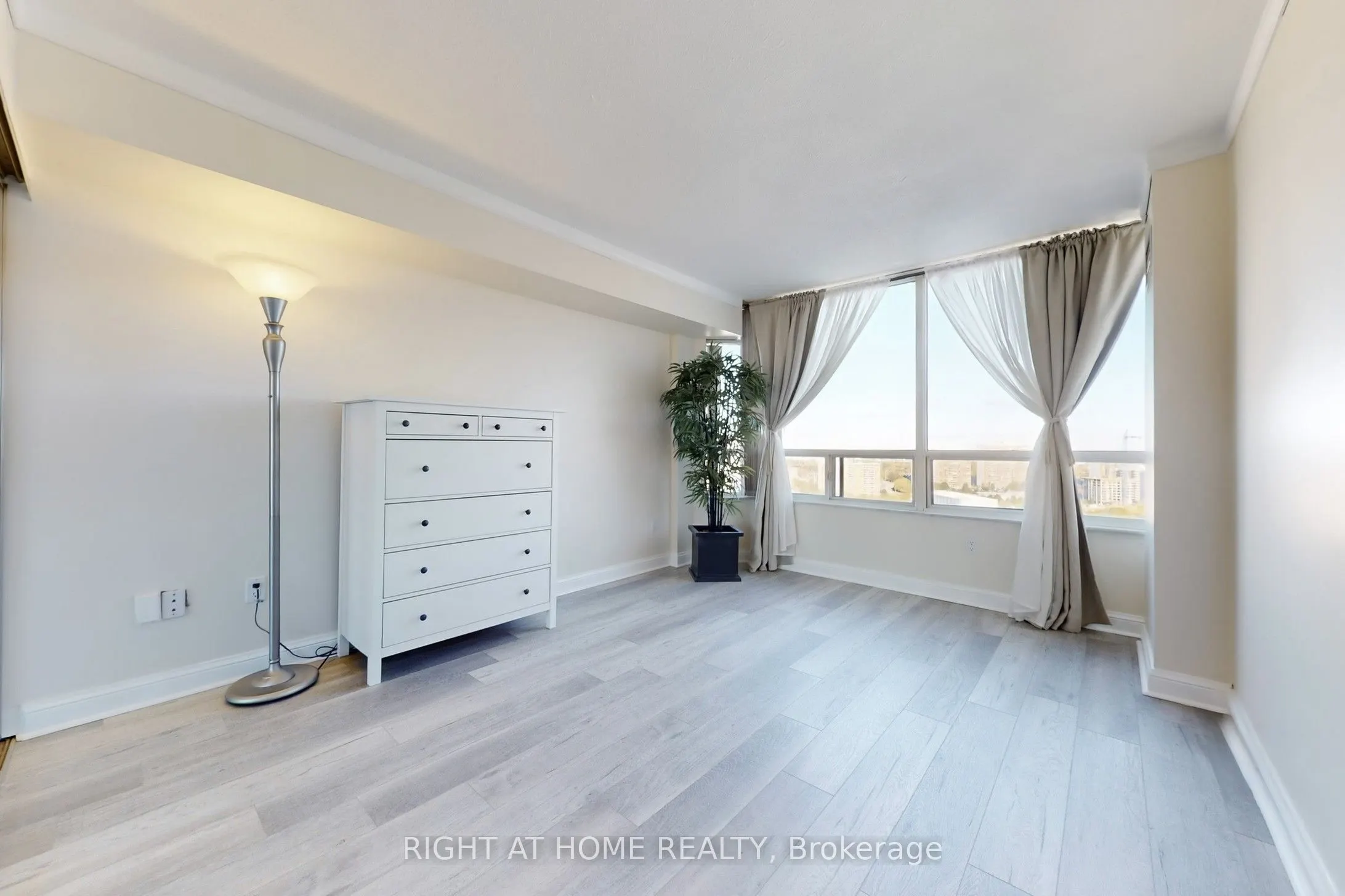 22 Hanover Road, #2206