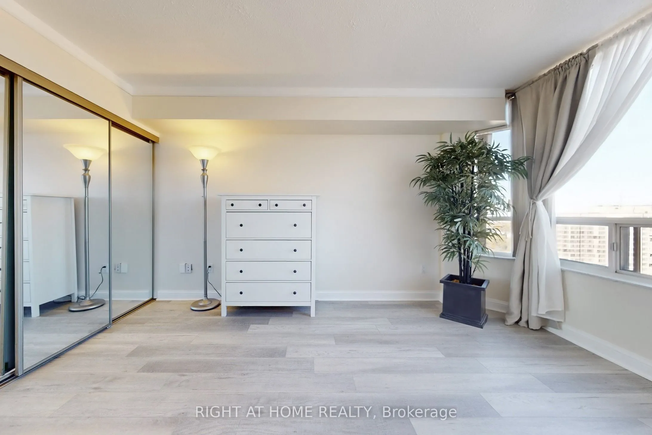 22 Hanover Road, #2206