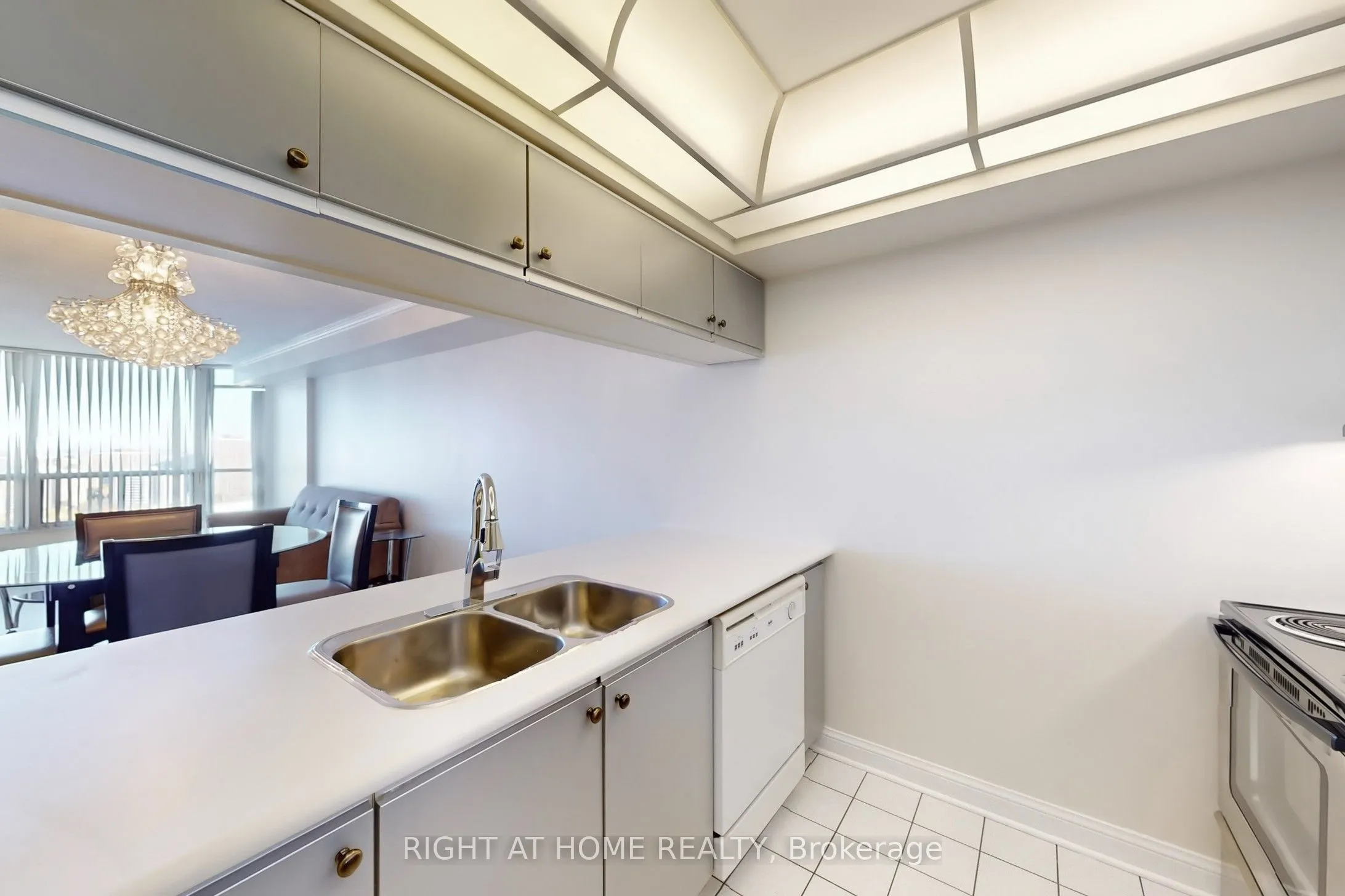 22 Hanover Road, #2206