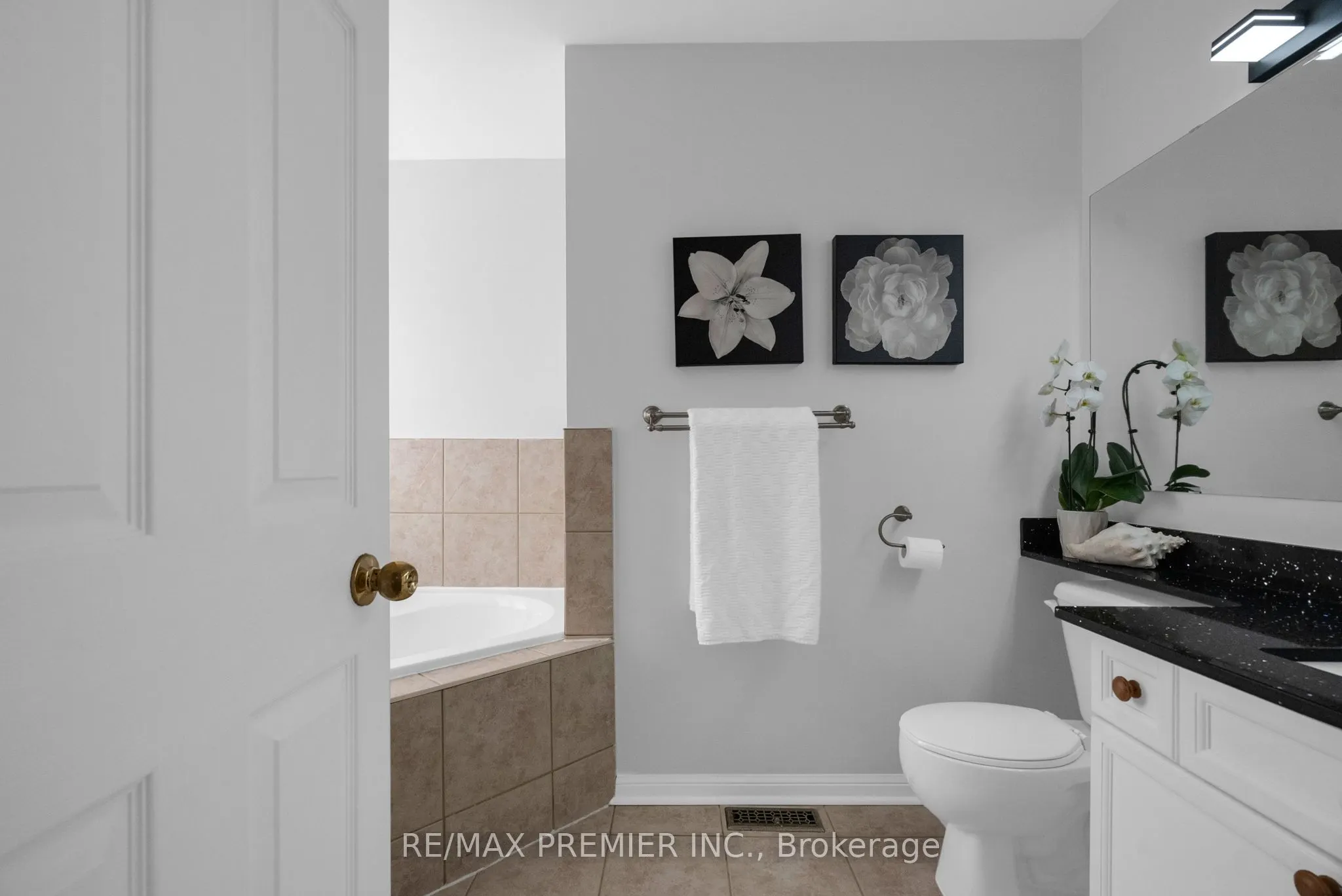 920 McDuffe Crescent