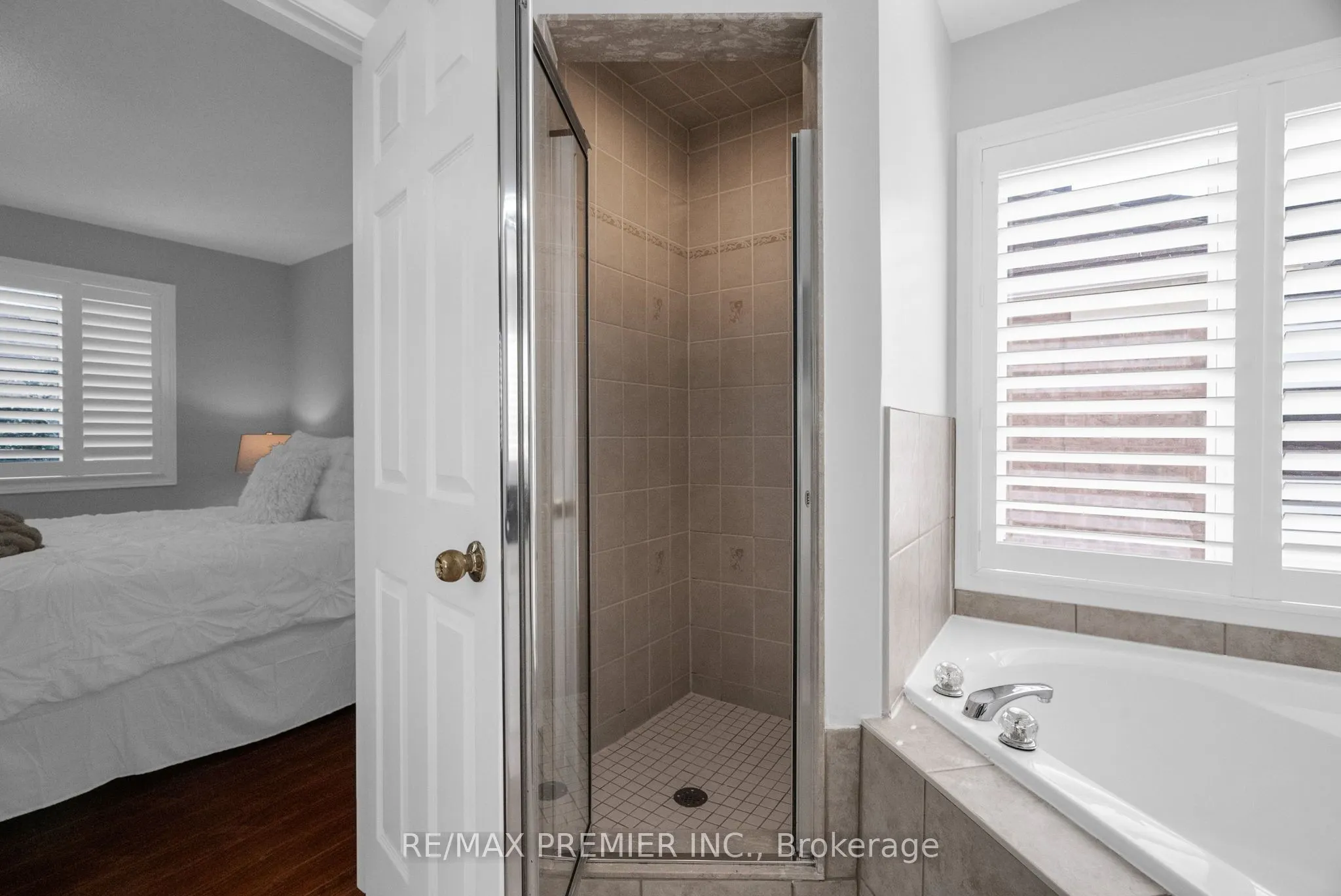 920 McDuffe Crescent