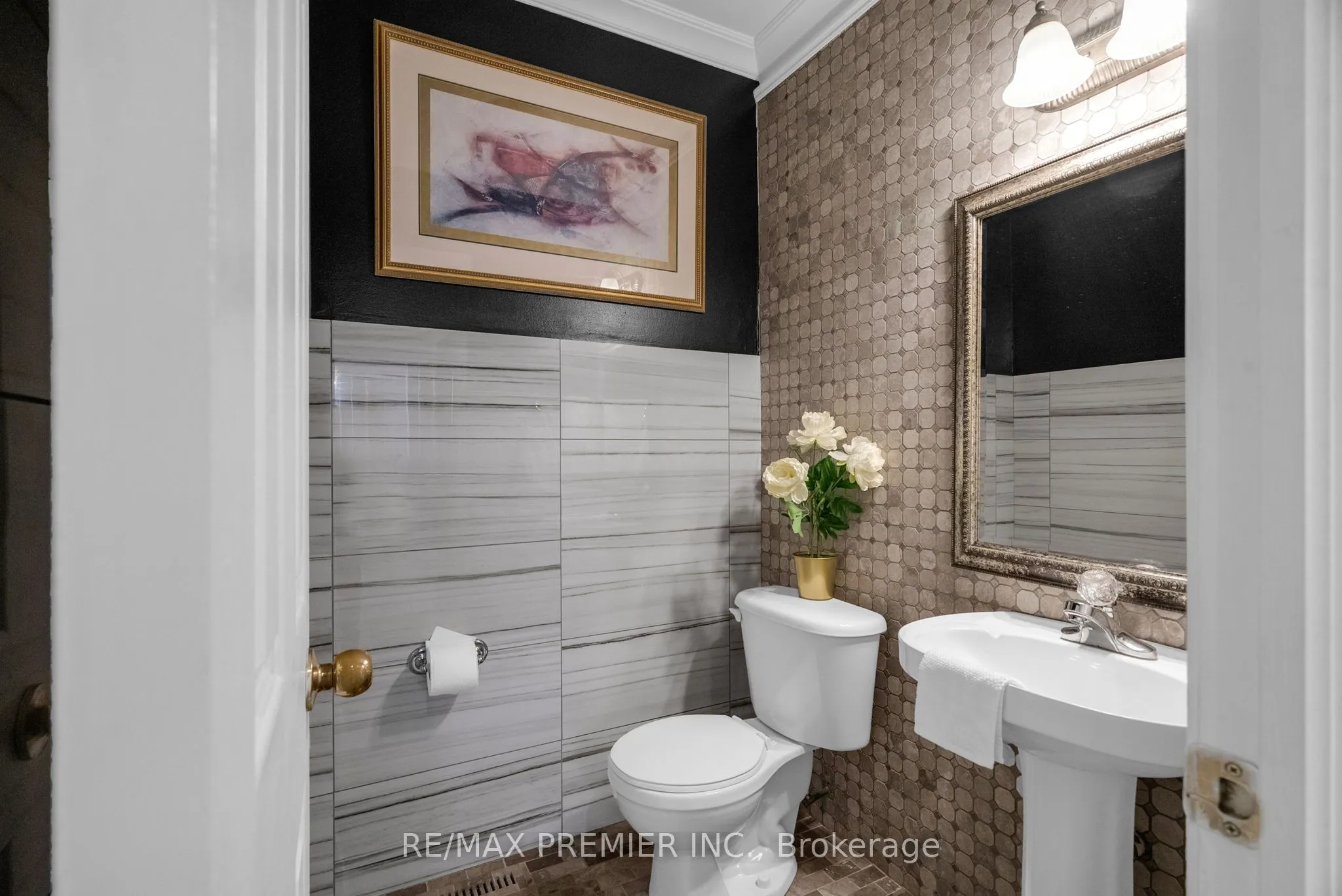 920 McDuffe Crescent