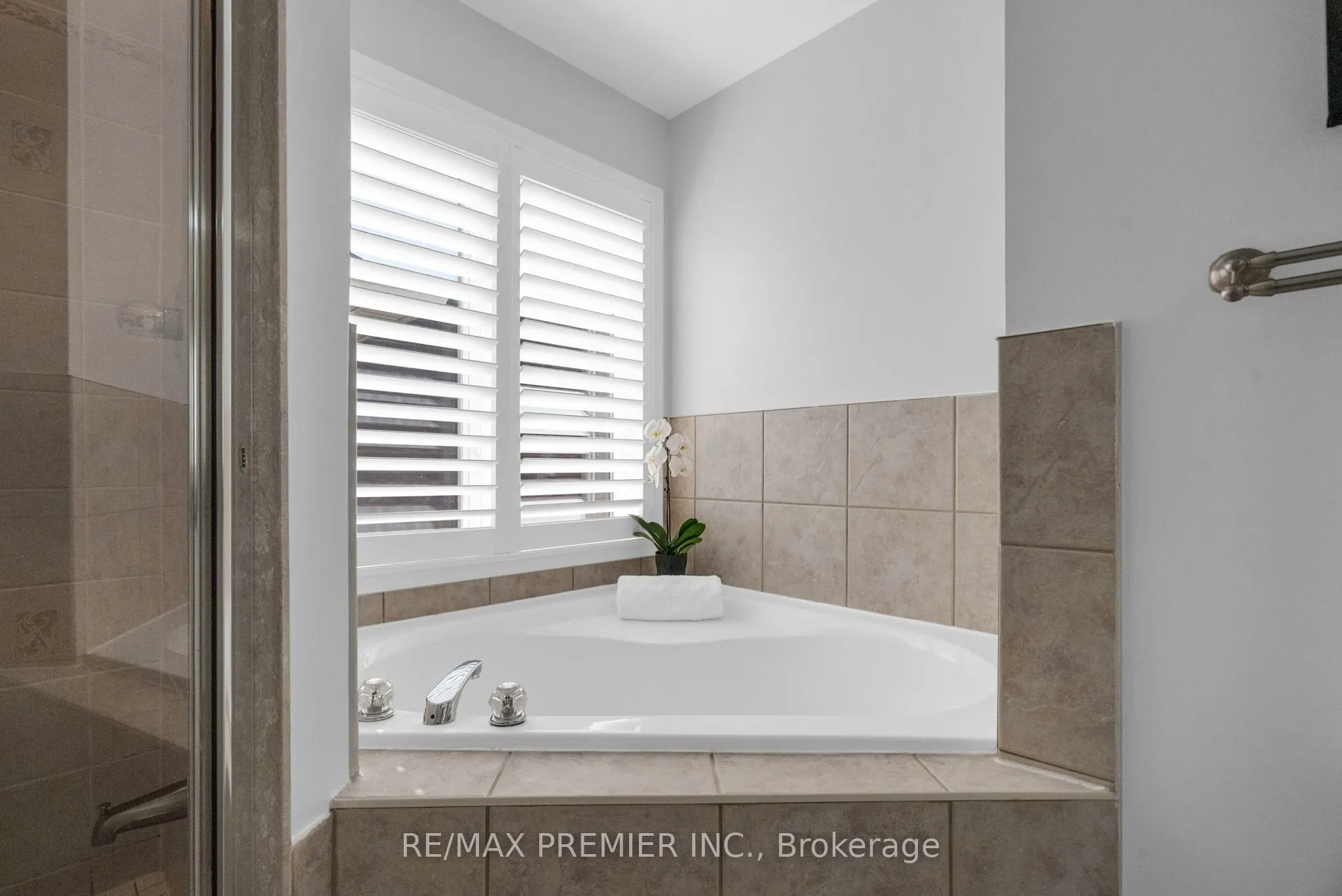 920 McDuffe Crescent