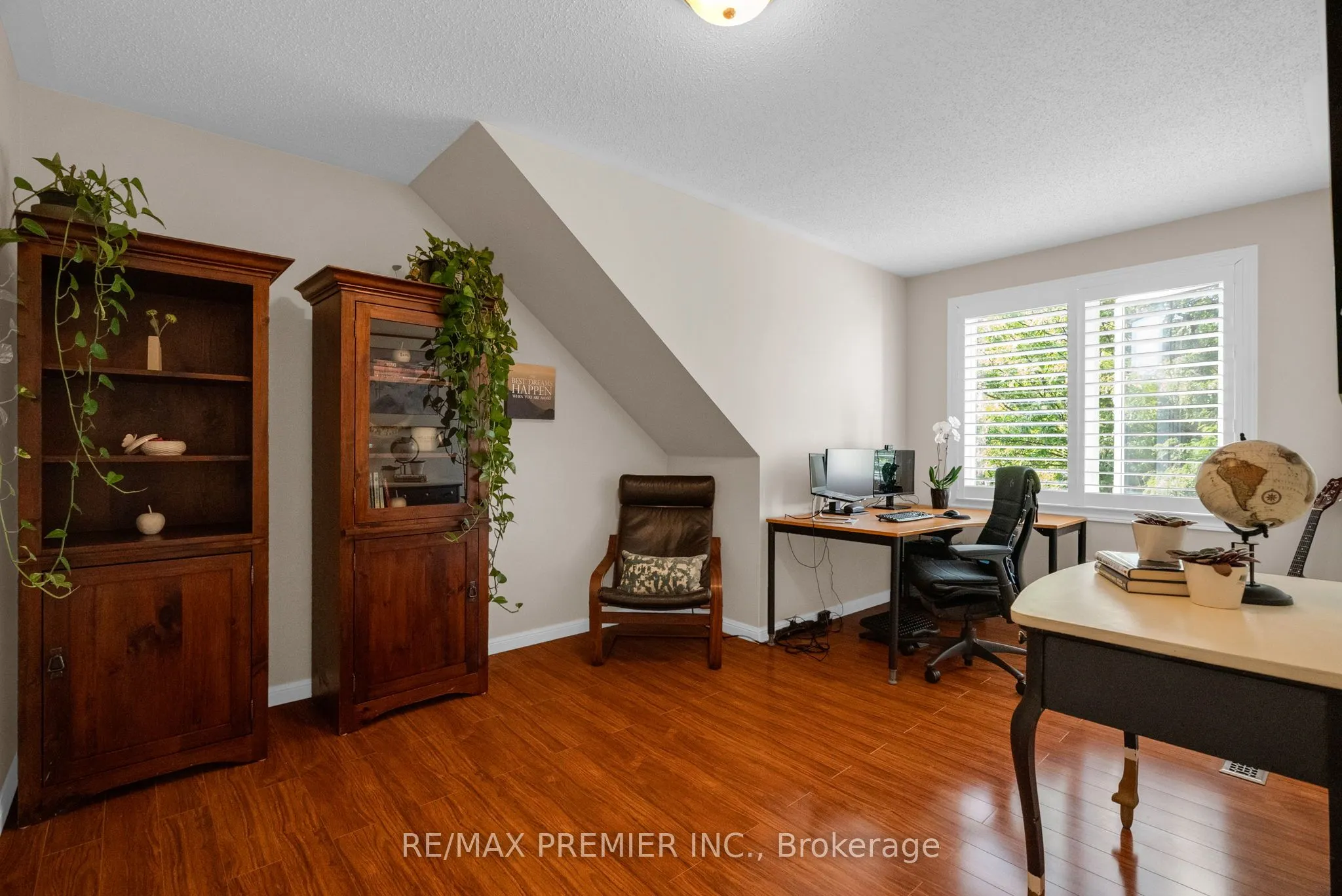 920 McDuffe Crescent