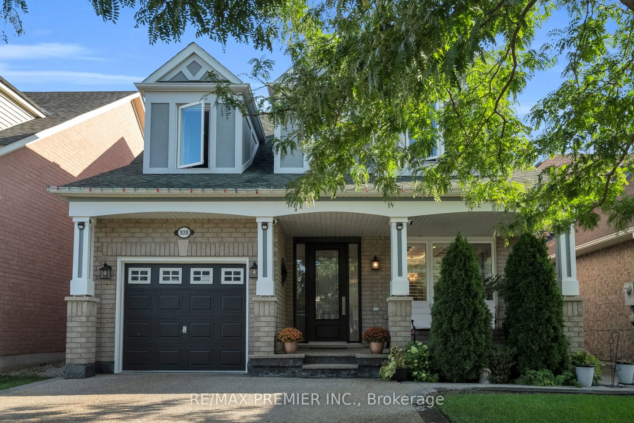 920 McDuffe Crescent