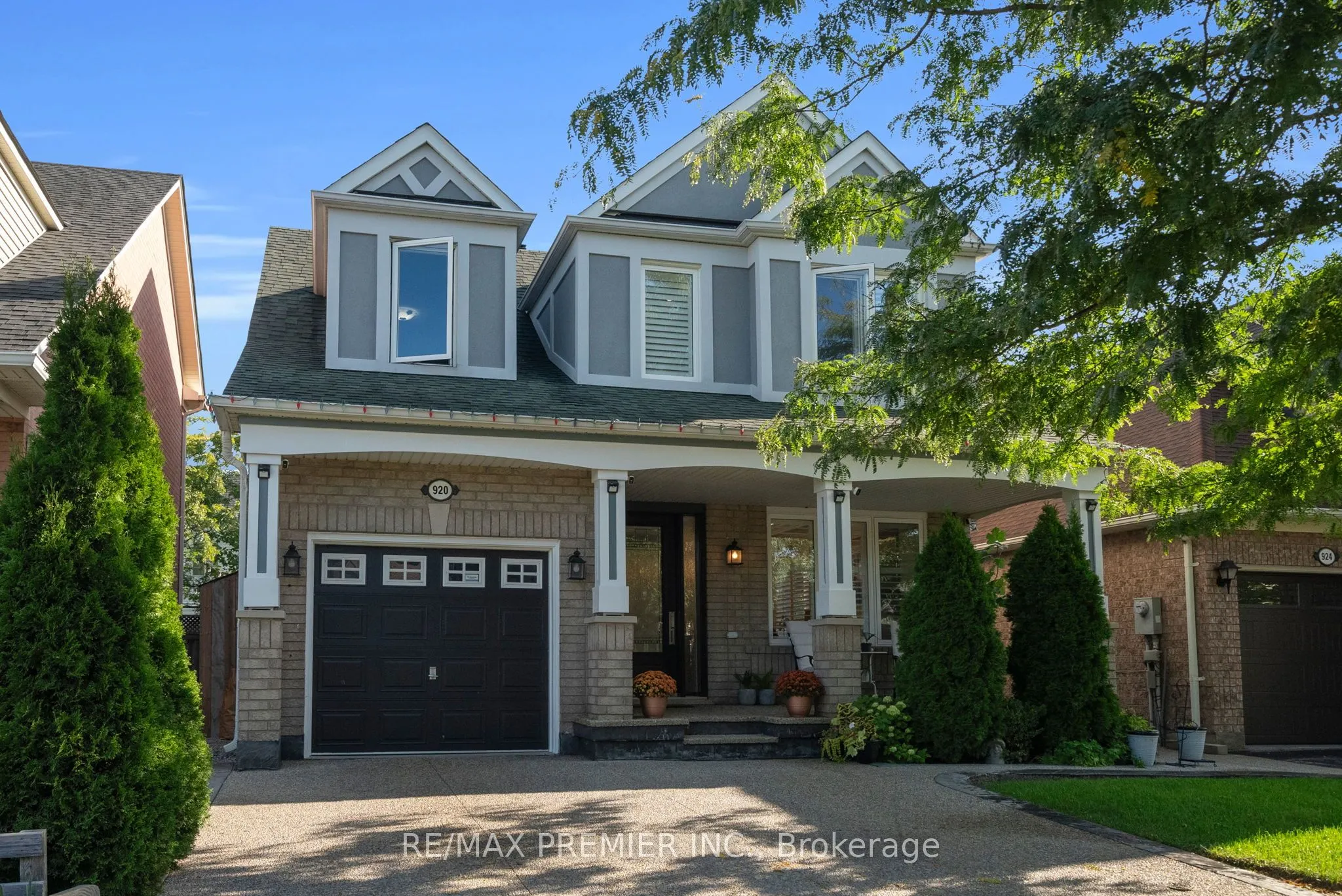 920 McDuffe Crescent