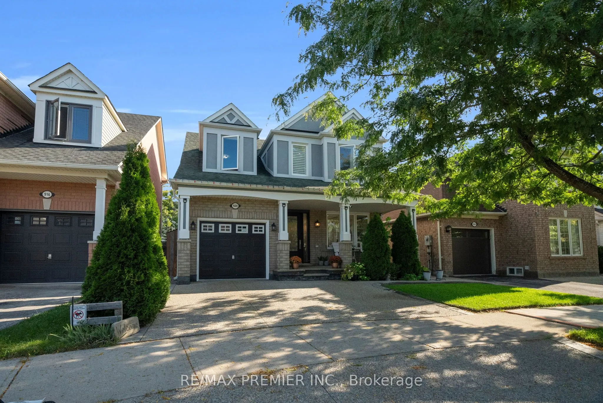 920 McDuffe Crescent