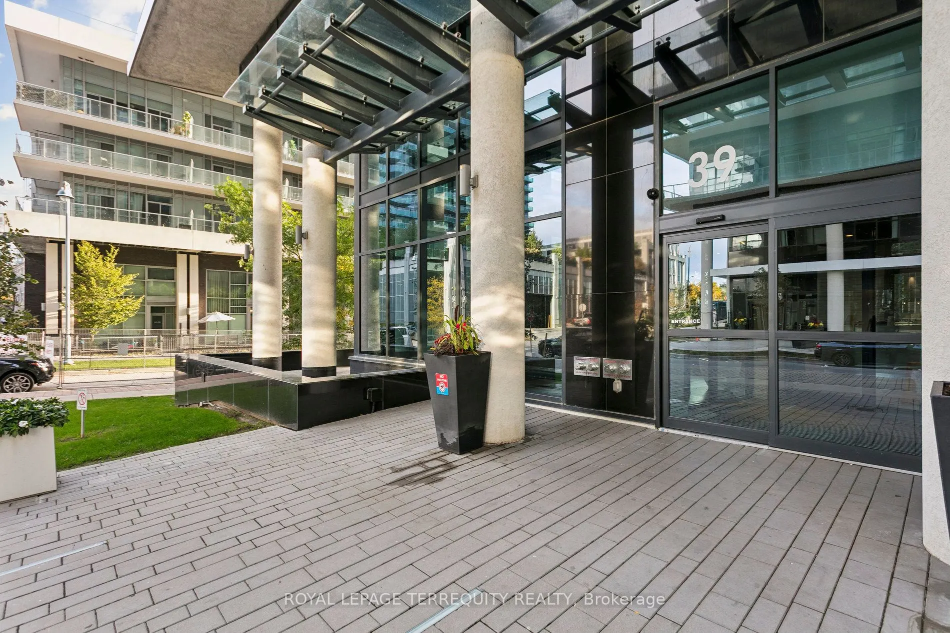 39 Annie Craig Drive, #1402