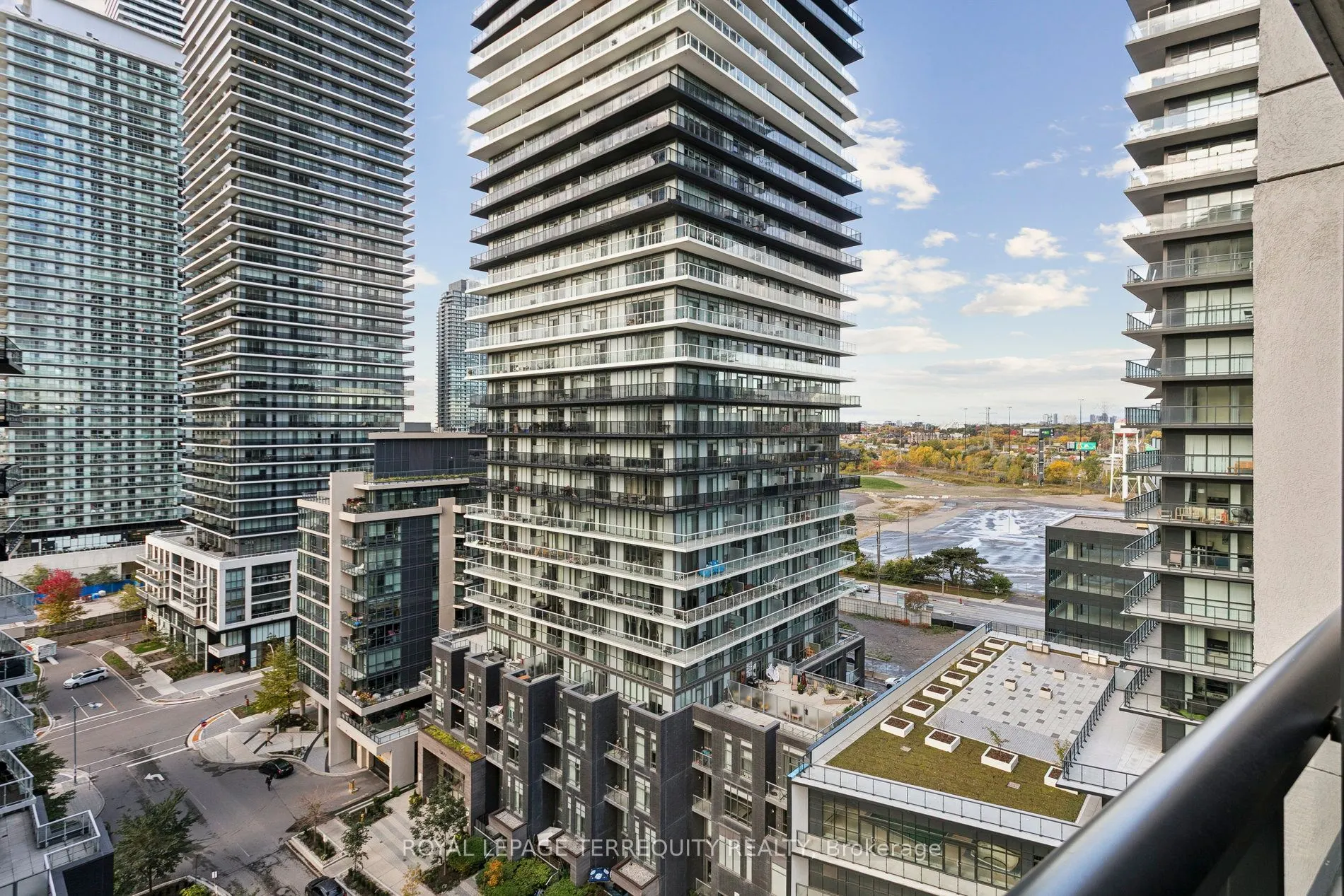 39 Annie Craig Drive, #1402