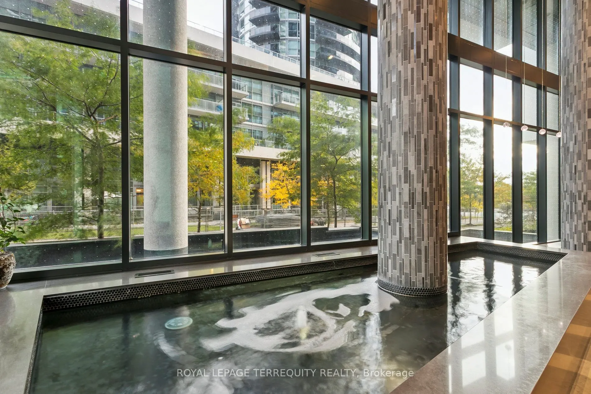 39 Annie Craig Drive, #1402