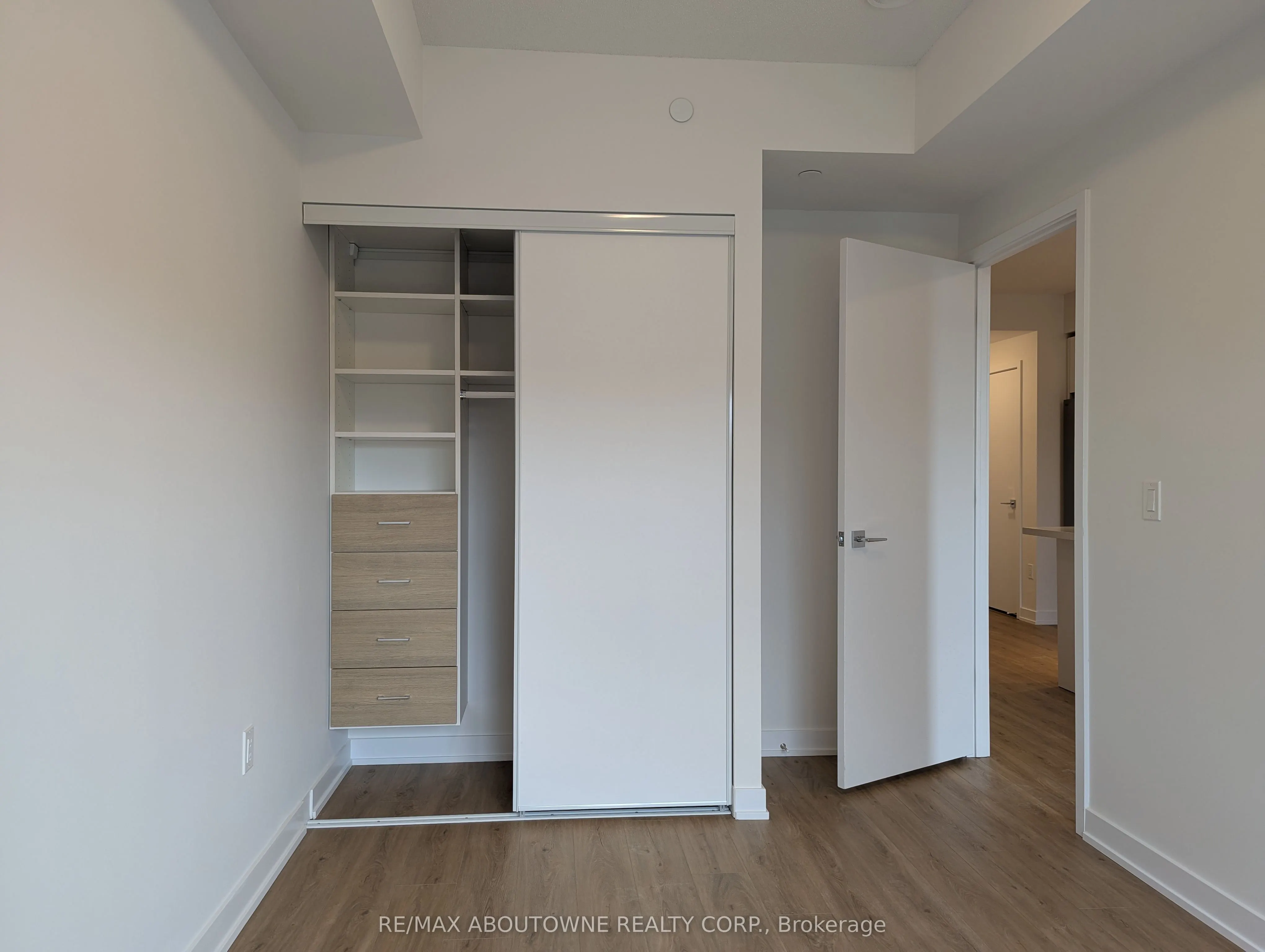 500 Plains Road E, #309