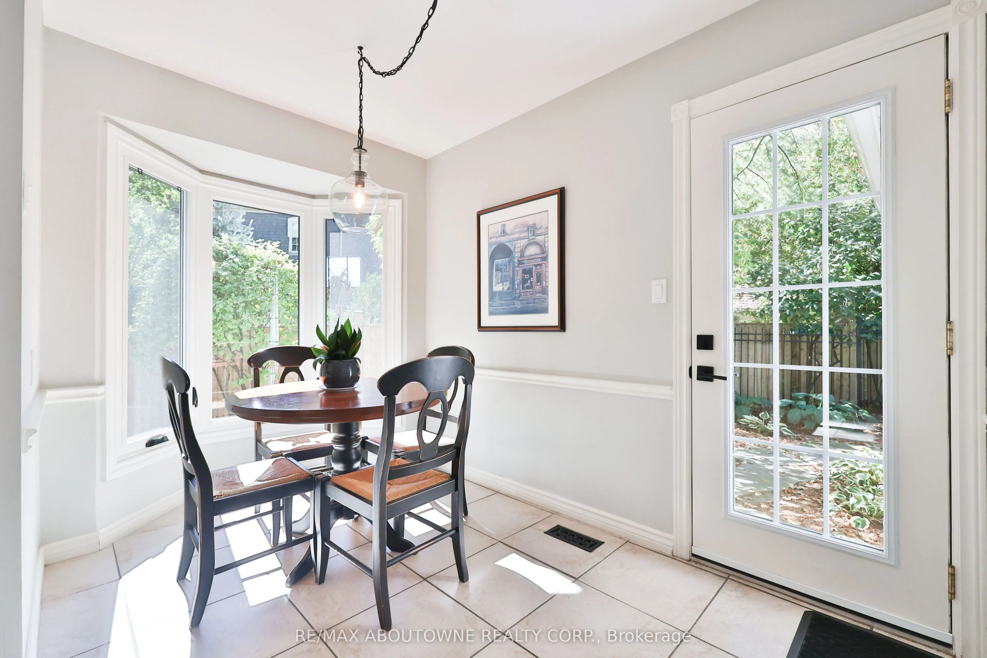 206 Rossmore Boulevard