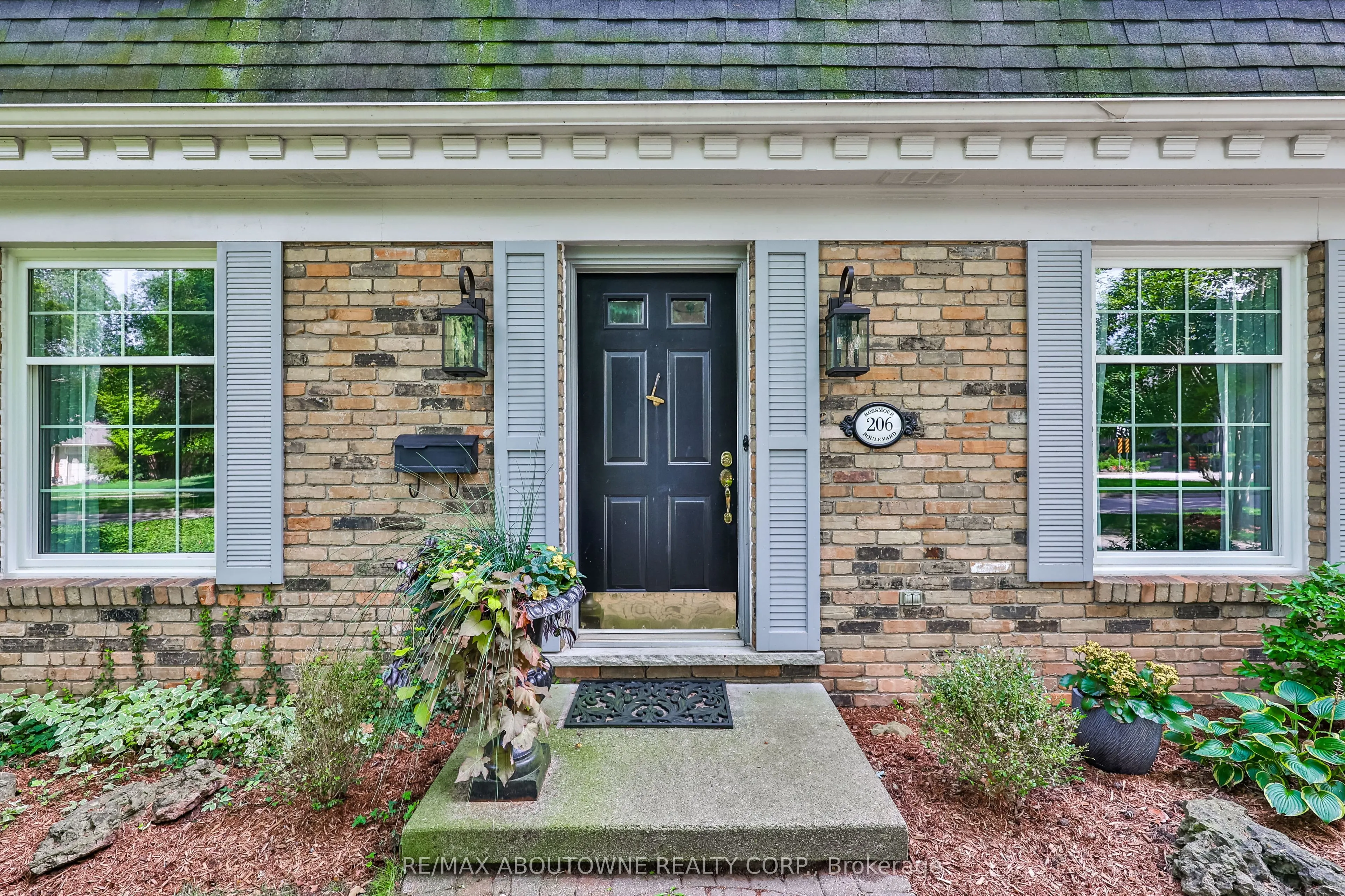 206 Rossmore Boulevard