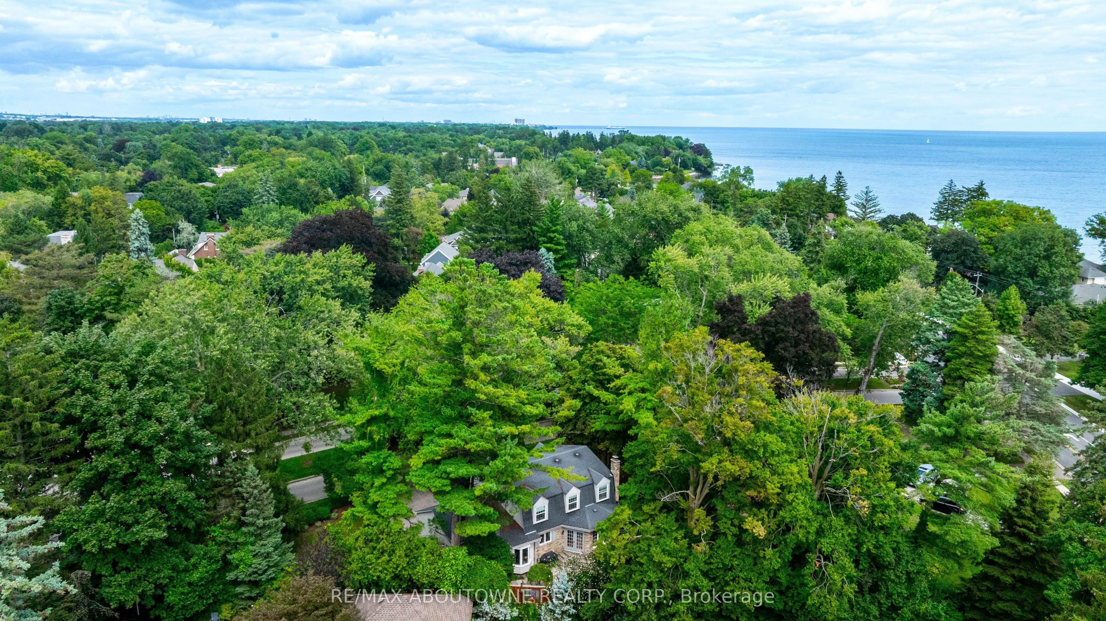 206 Rossmore Boulevard