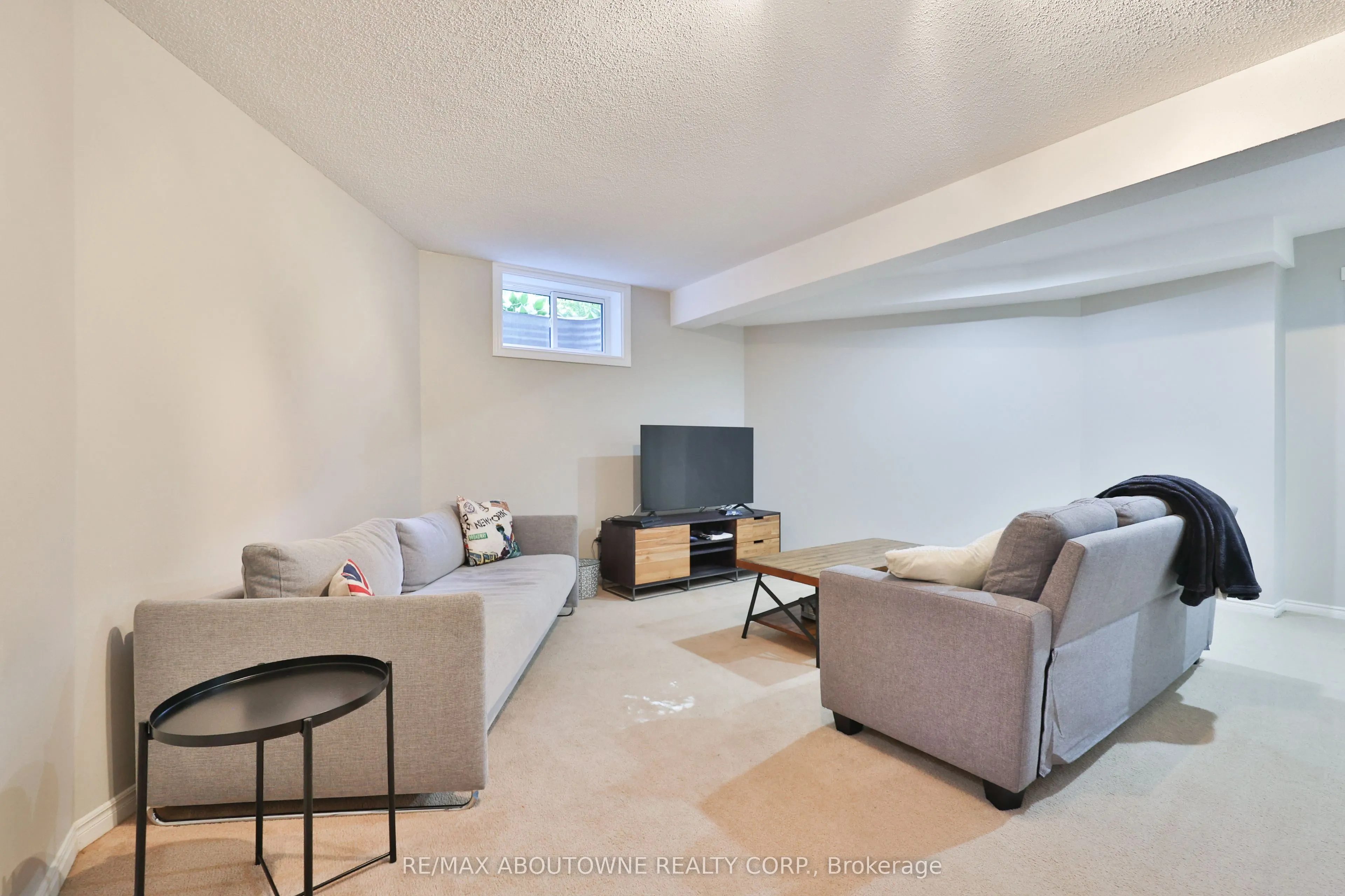 206 Rossmore Boulevard