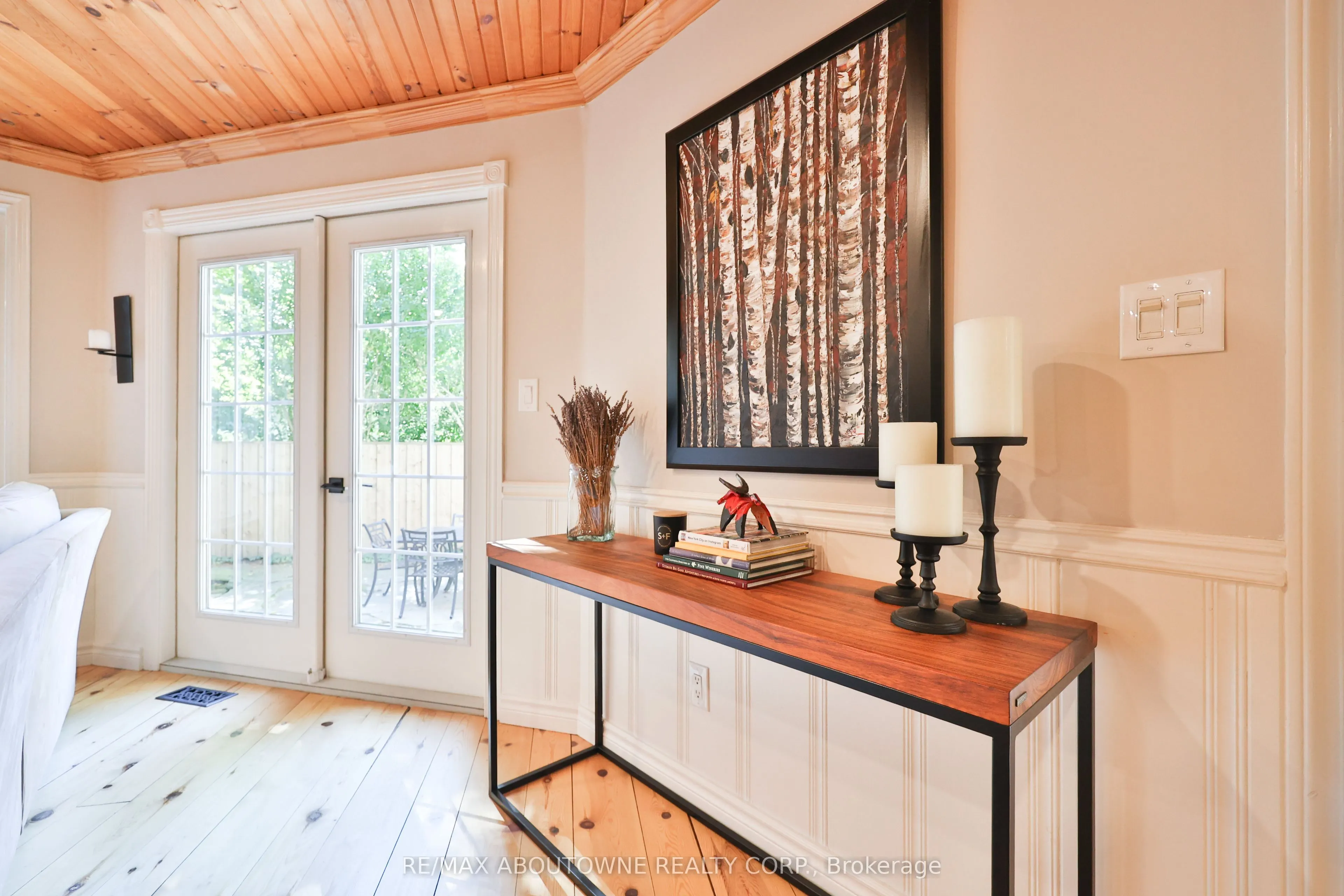 206 Rossmore Boulevard