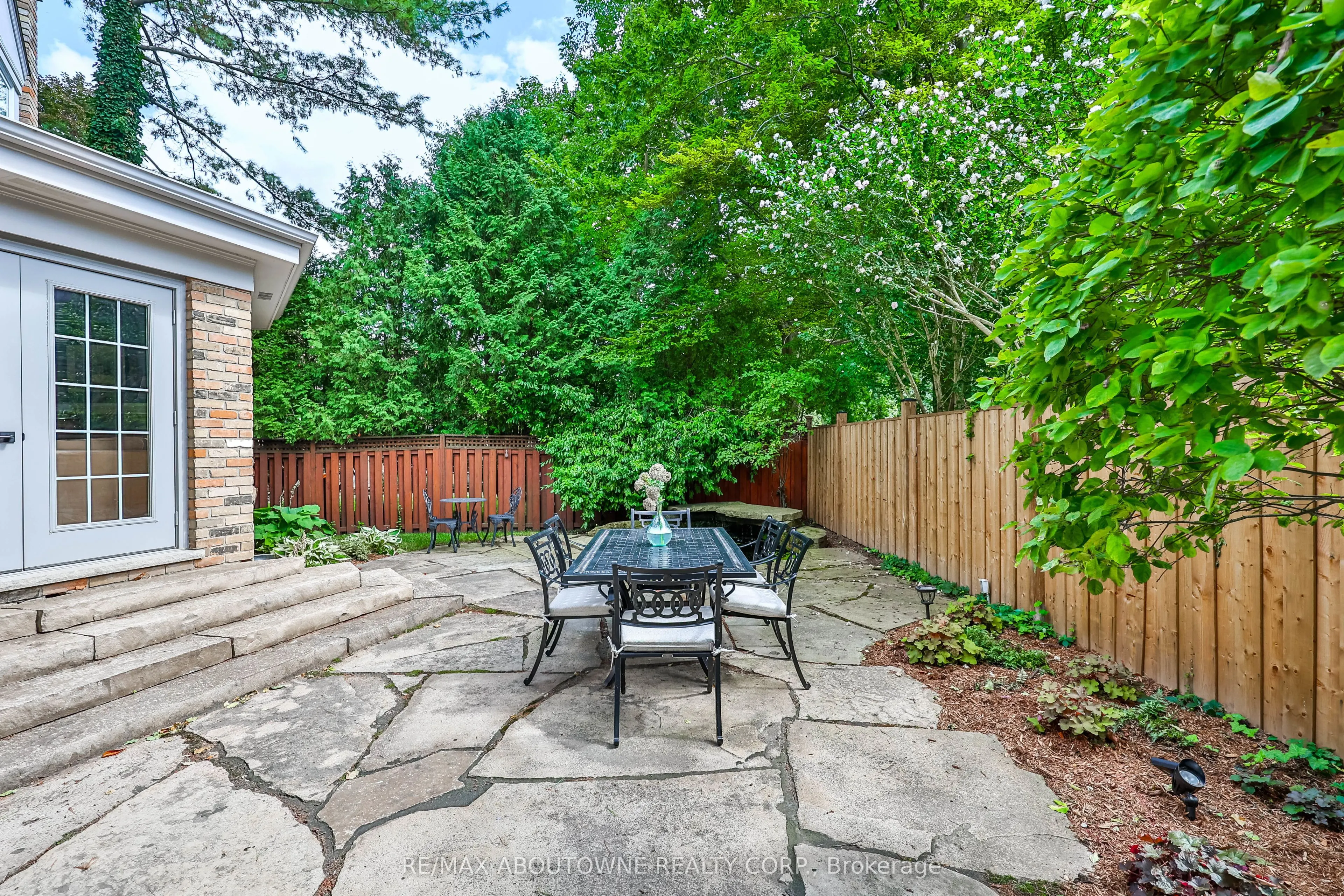 206 Rossmore Boulevard