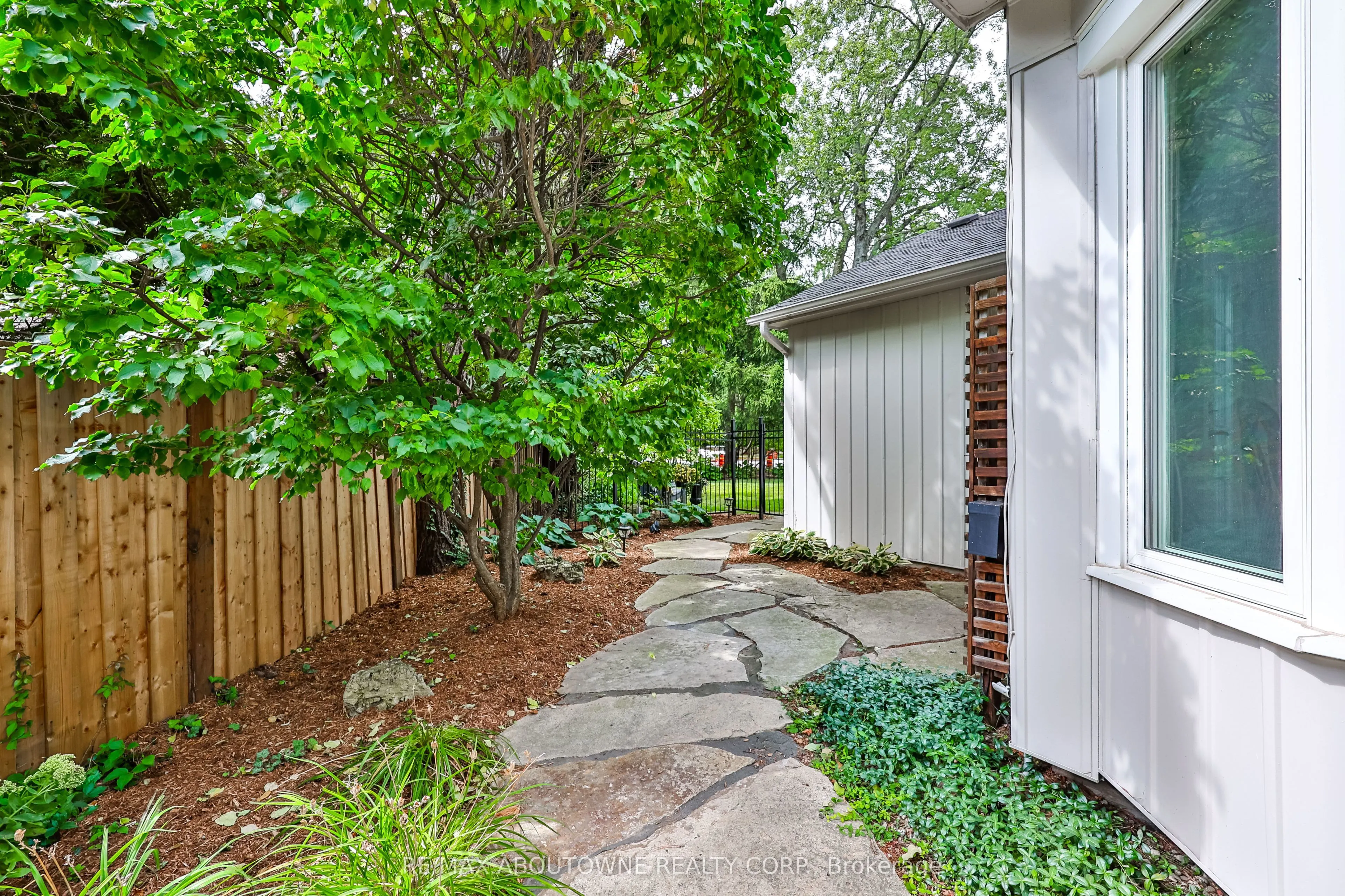 206 Rossmore Boulevard