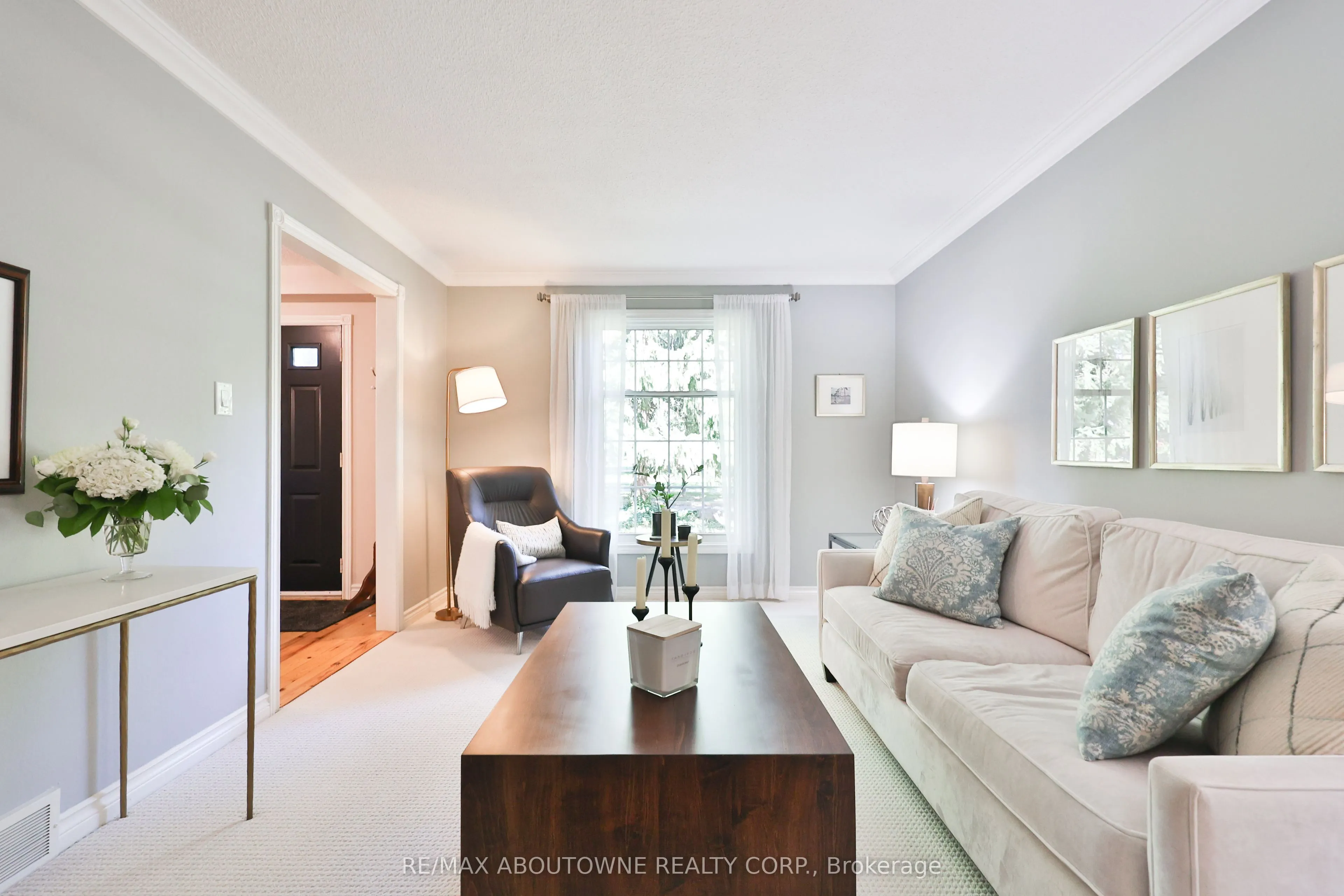 206 Rossmore Boulevard