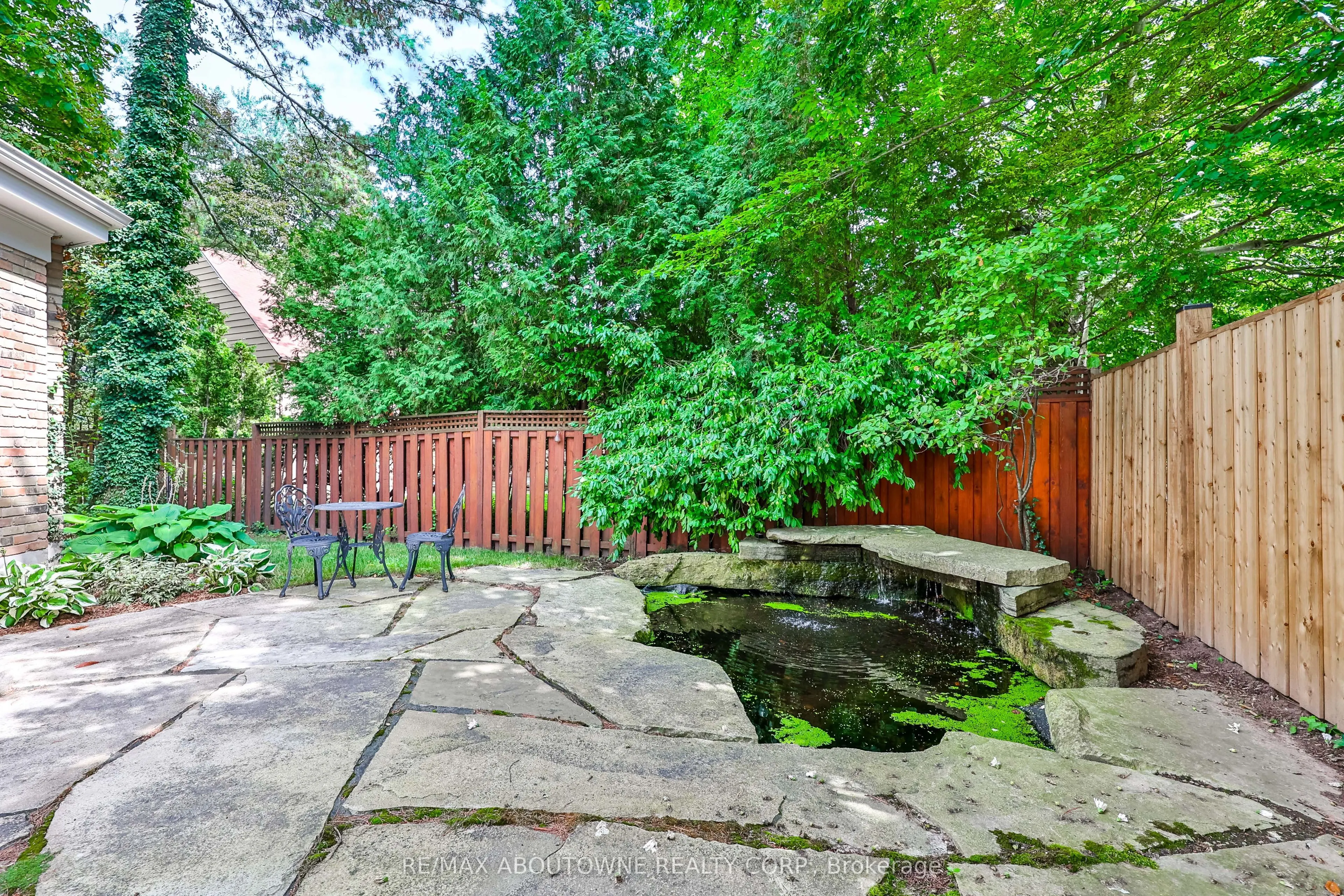 206 Rossmore Boulevard