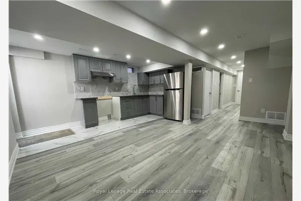 6978 Tassel Crescent, #Basement