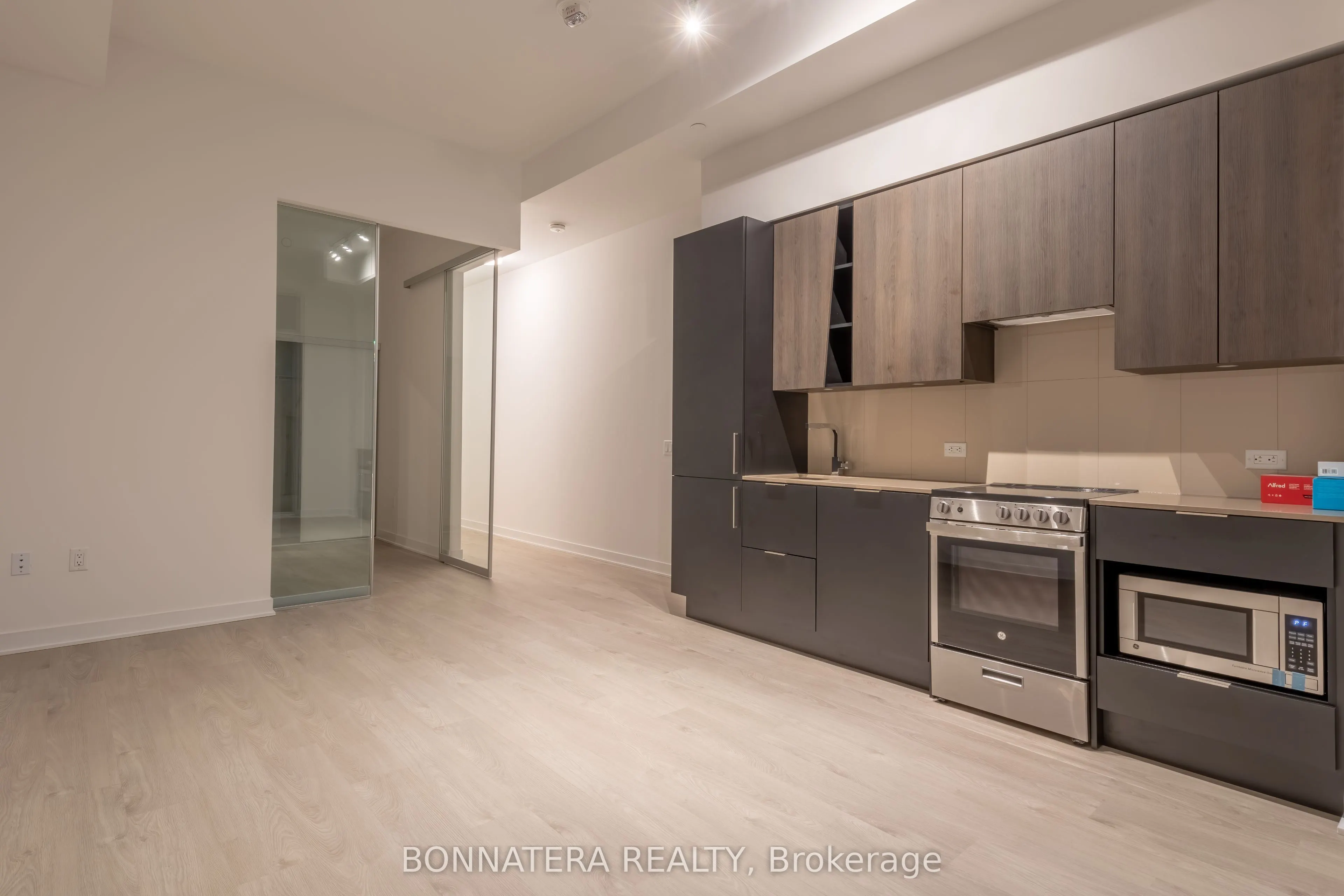 3900 Confederation Parkway, #320