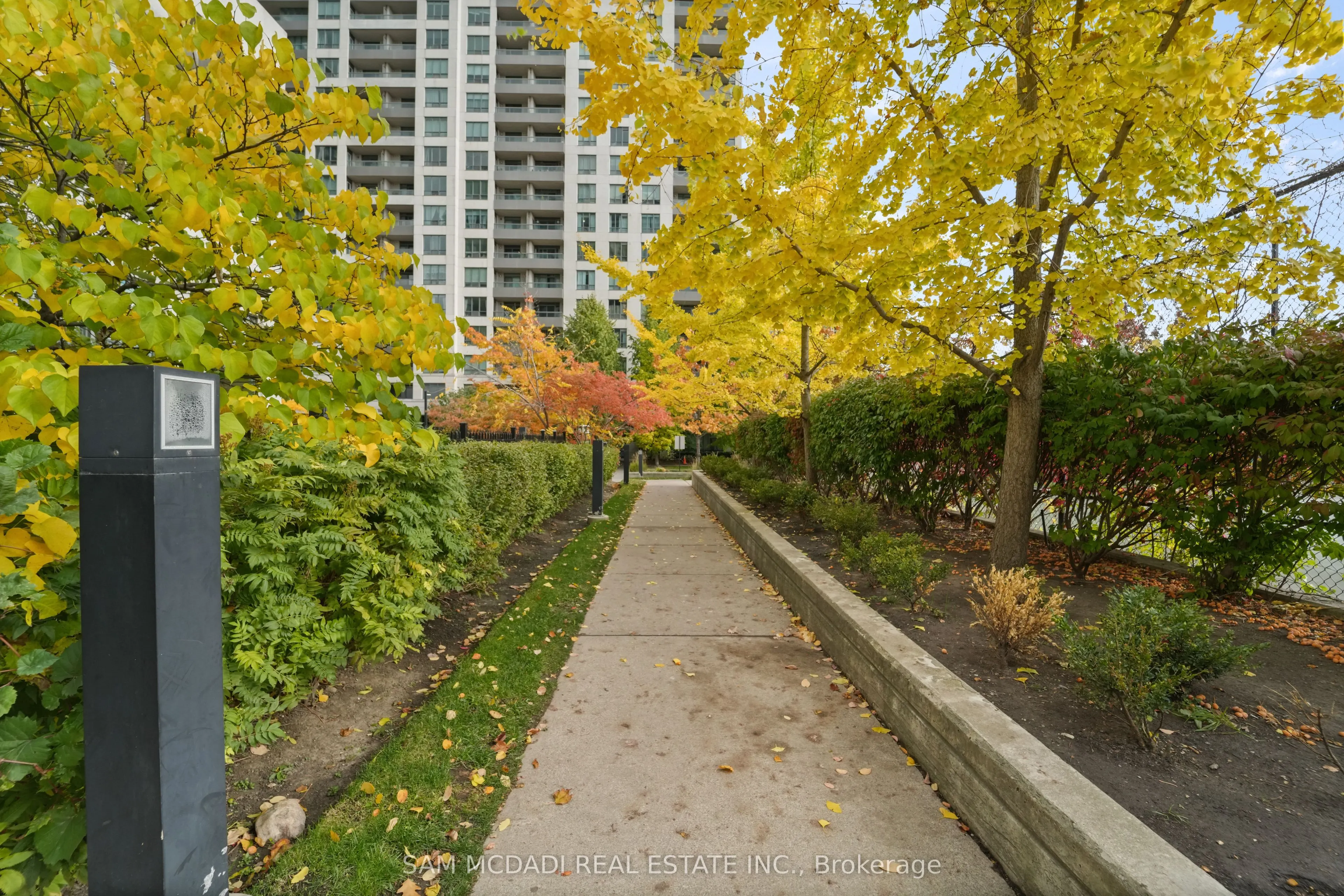 349 Rathburn Road W, #207