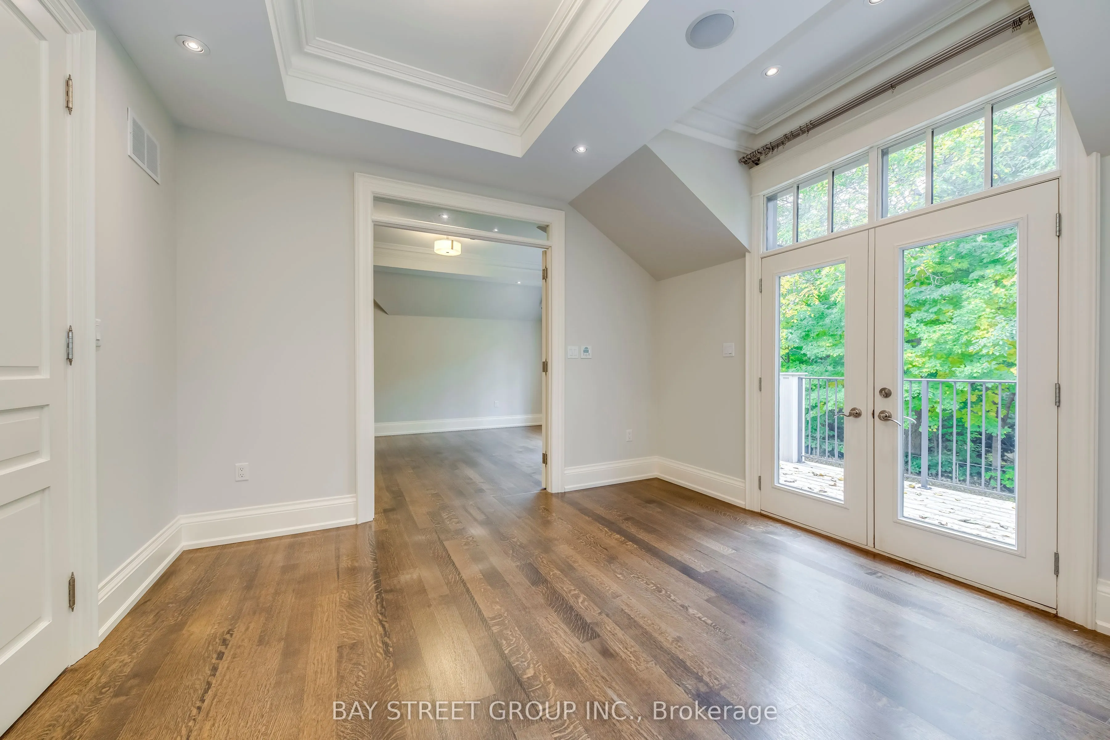 1031 Lakeshore Road W