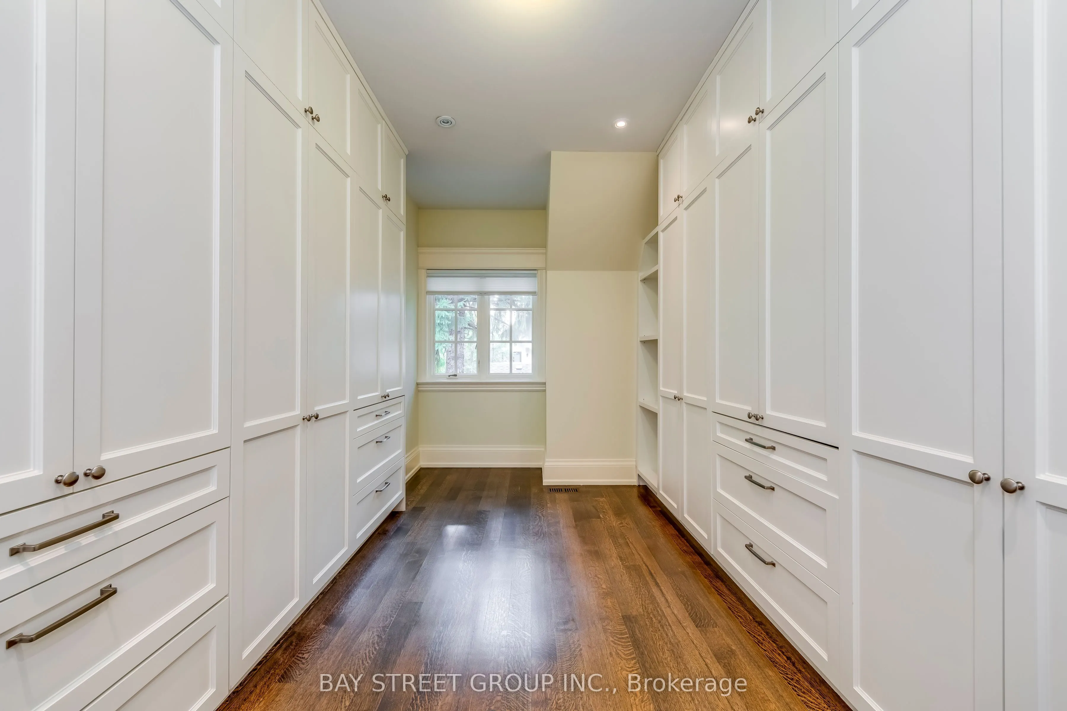 1031 Lakeshore Road W