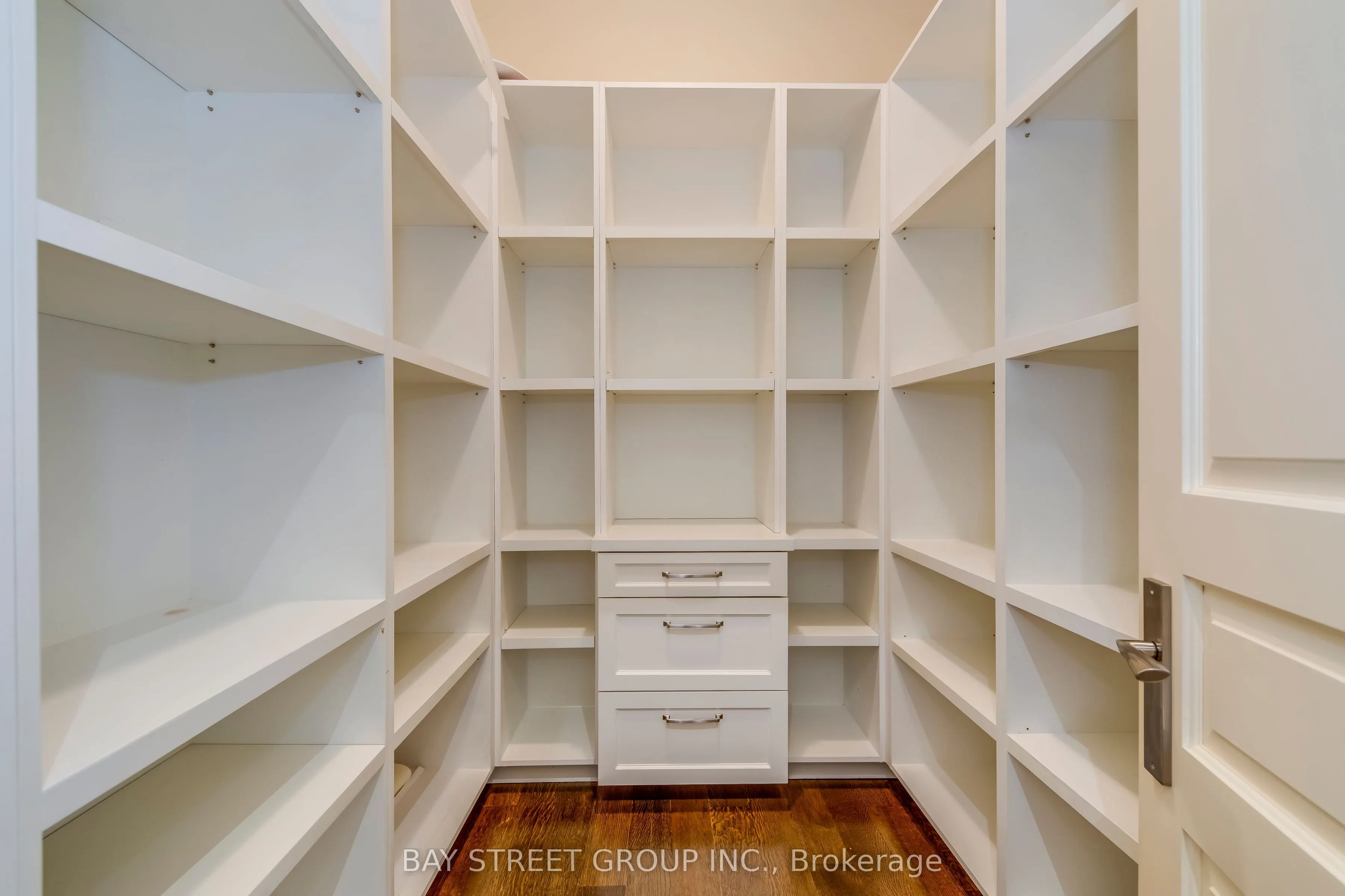 1031 Lakeshore Road W