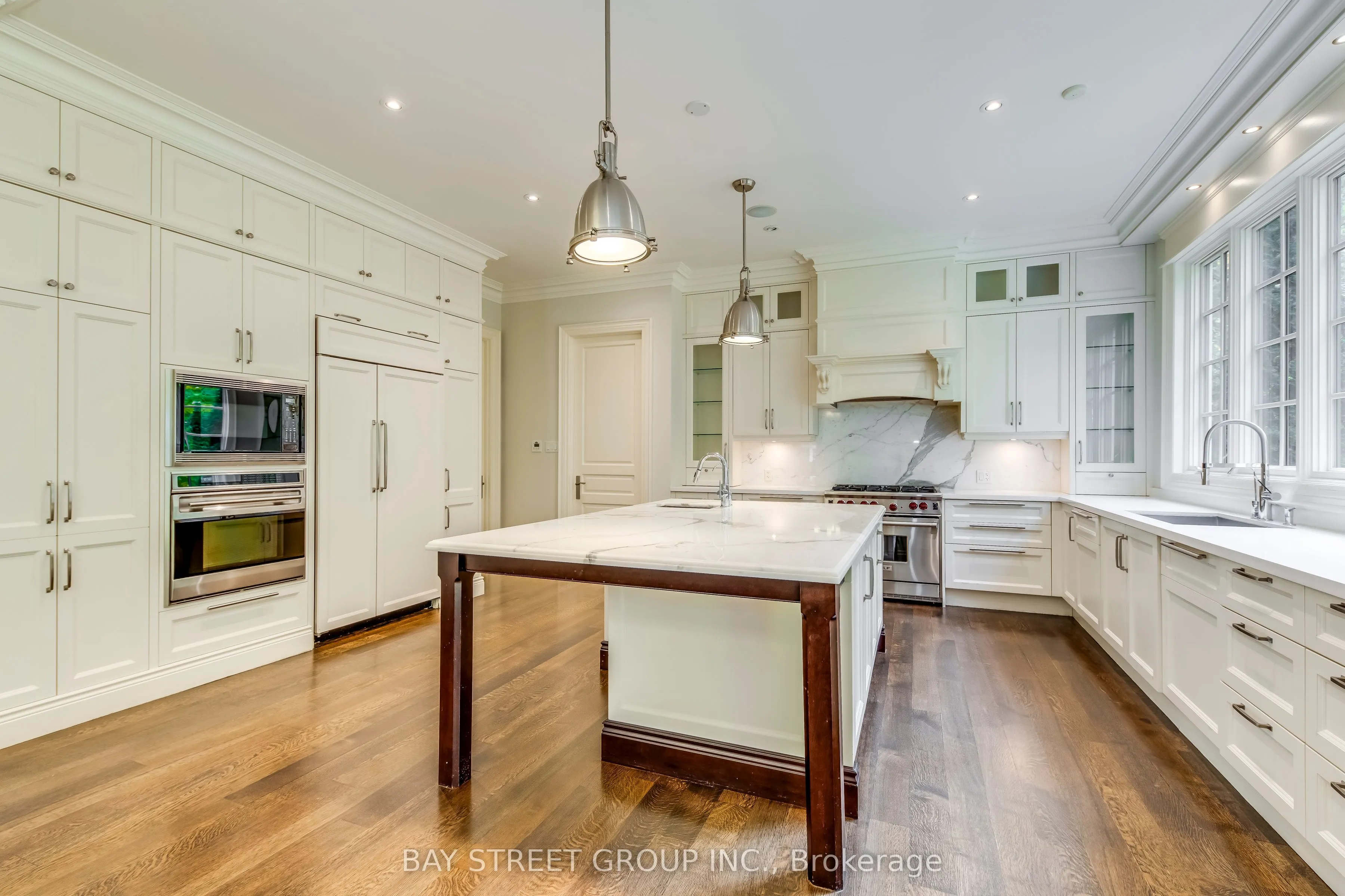 1031 Lakeshore Road W