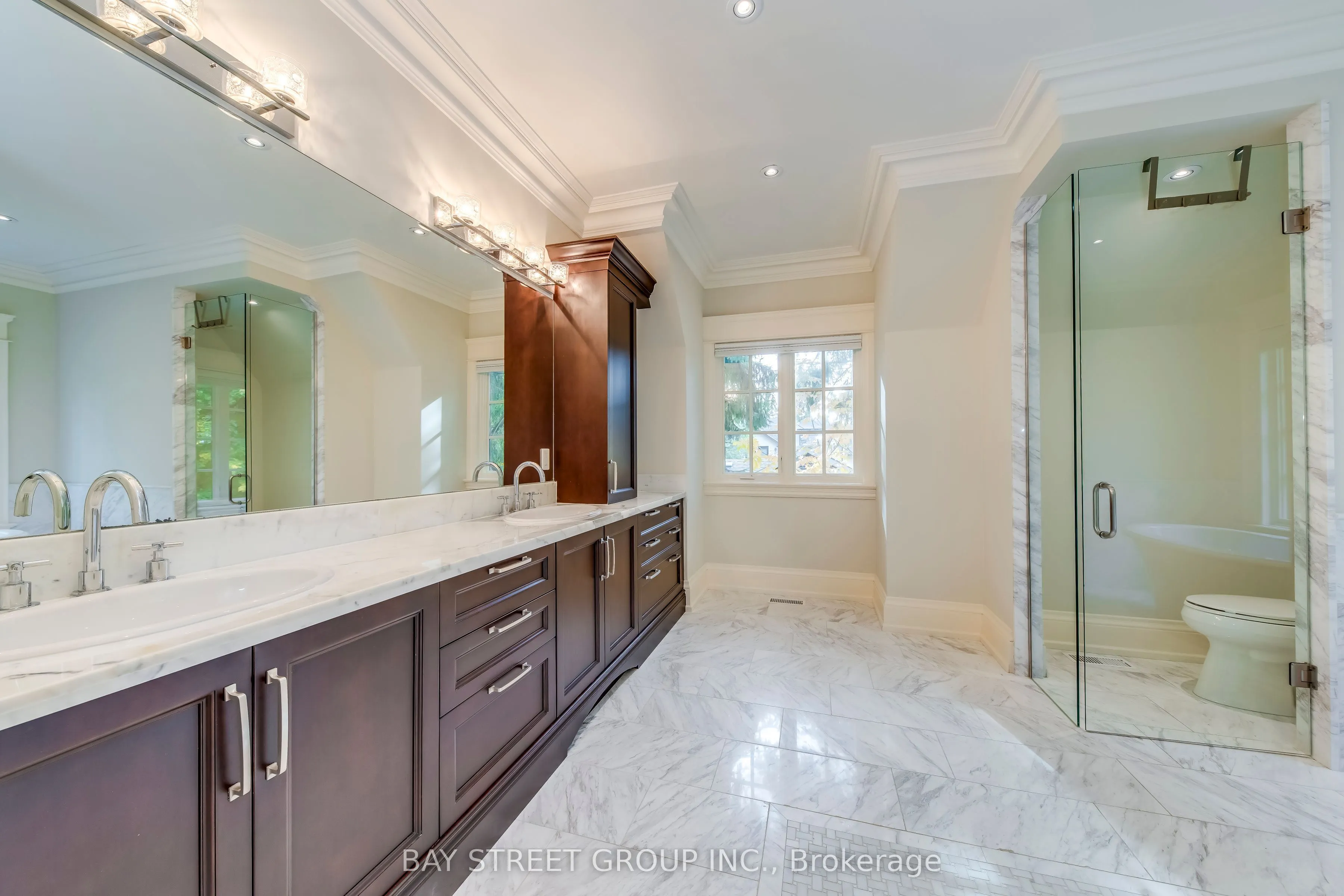 1031 Lakeshore Road W