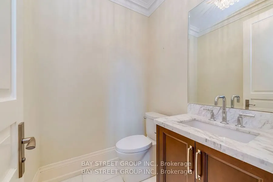 1031 Lakeshore Road W